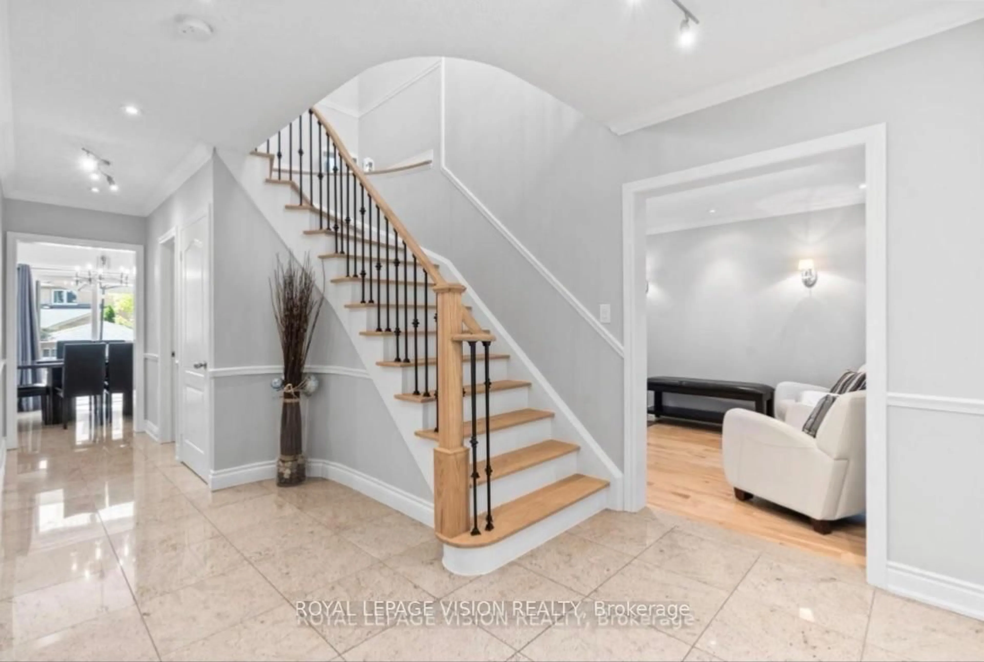 Stairs for 91 Princeton Gate, Vaughan Ontario L6A 2S7