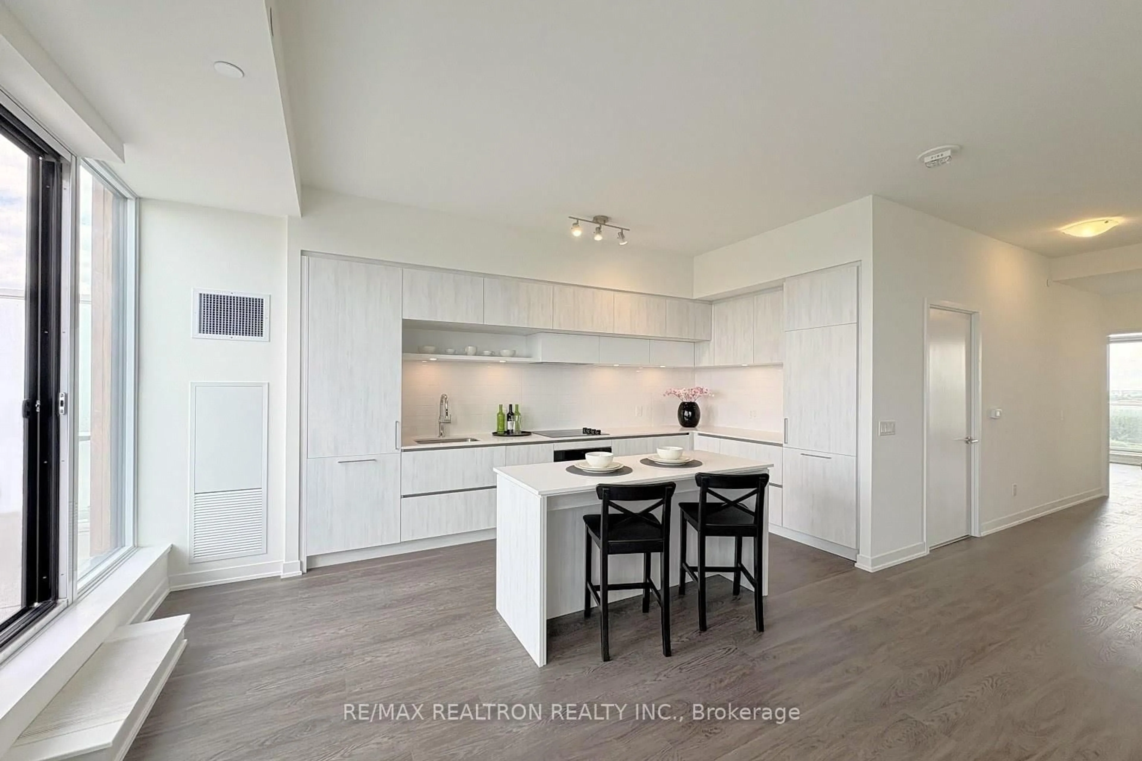 Open concept kitchen, unknown for 6 David Eyer Rd #PH915, Richmond Hill Ontario L4S 0N5