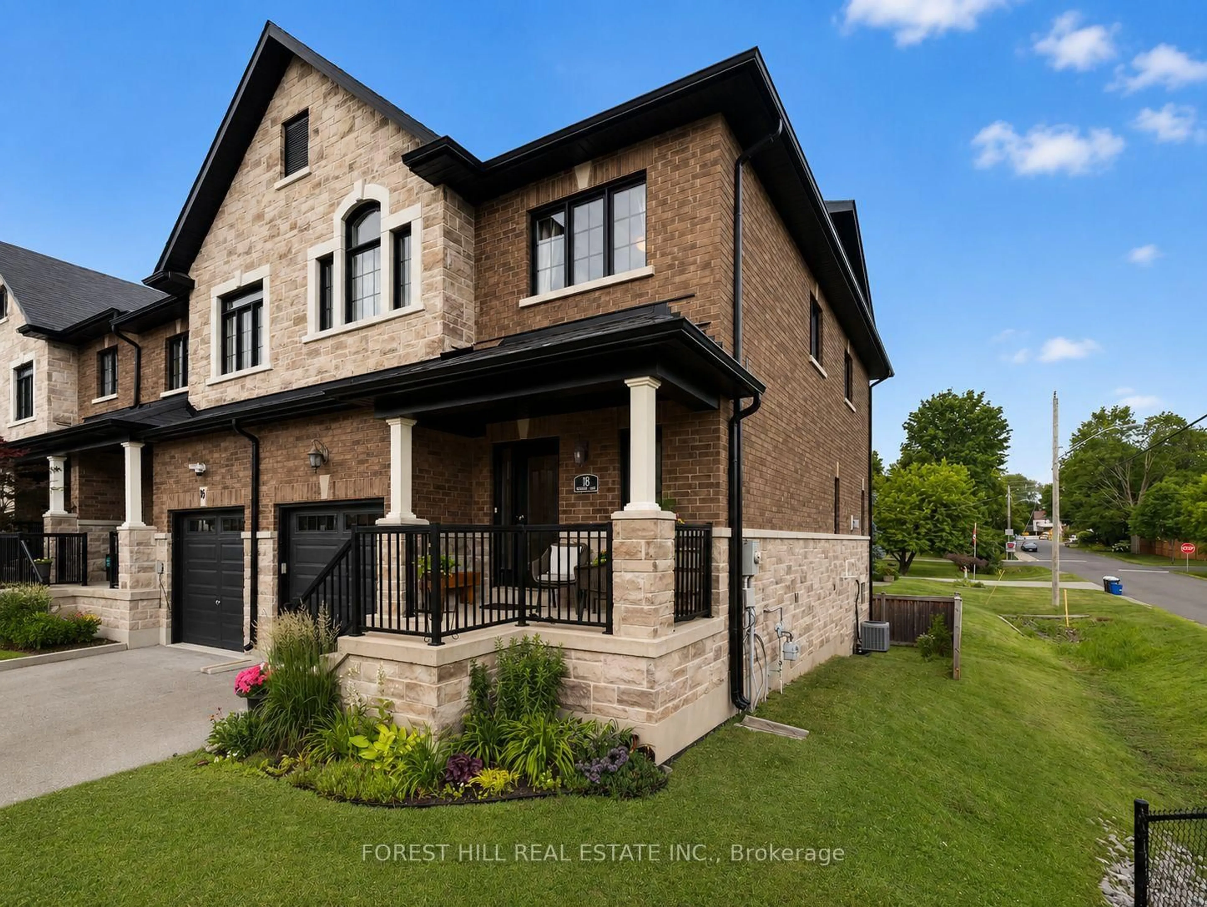 Home with brick exterior material, street for 18 Charmuse Lane, East Gwillimbury Ontario L9N 0N7