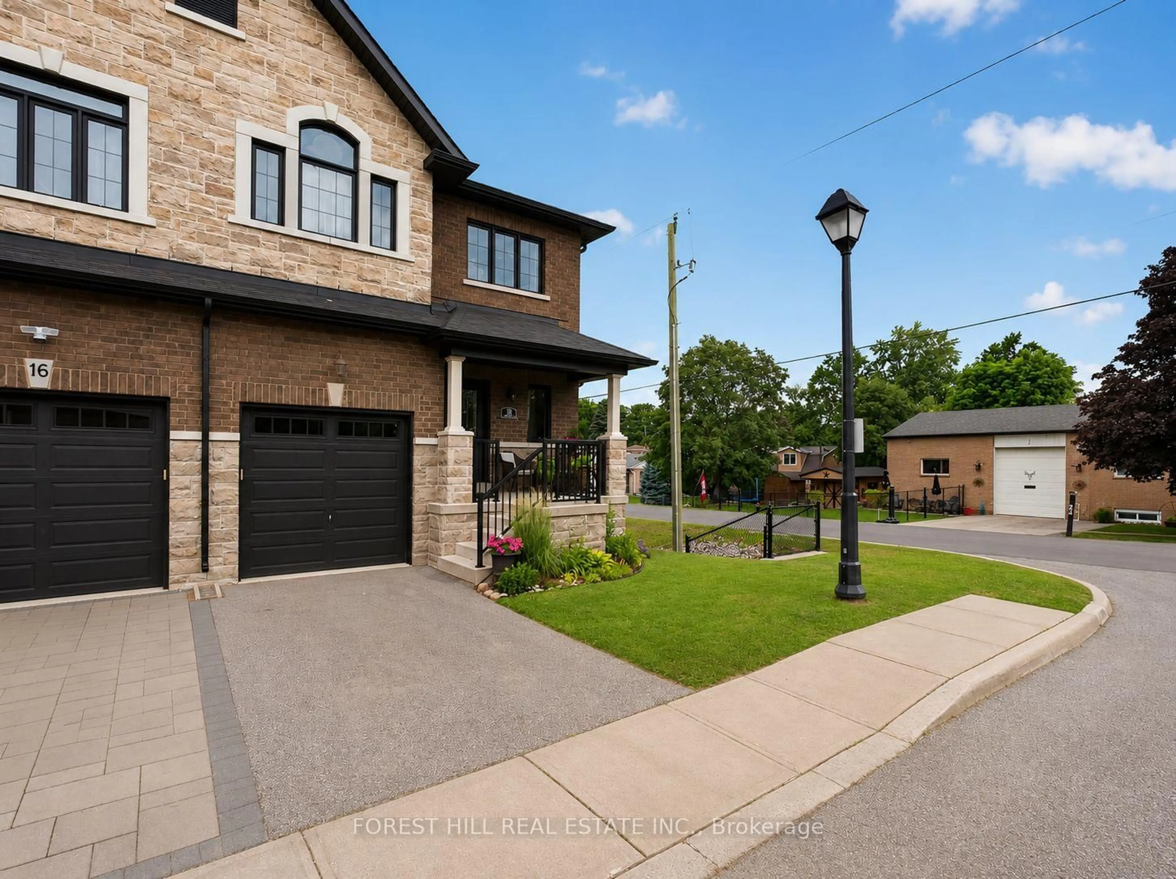 Home with brick exterior material, street for 18 Charmuse Lane, East Gwillimbury Ontario L9N 0N7