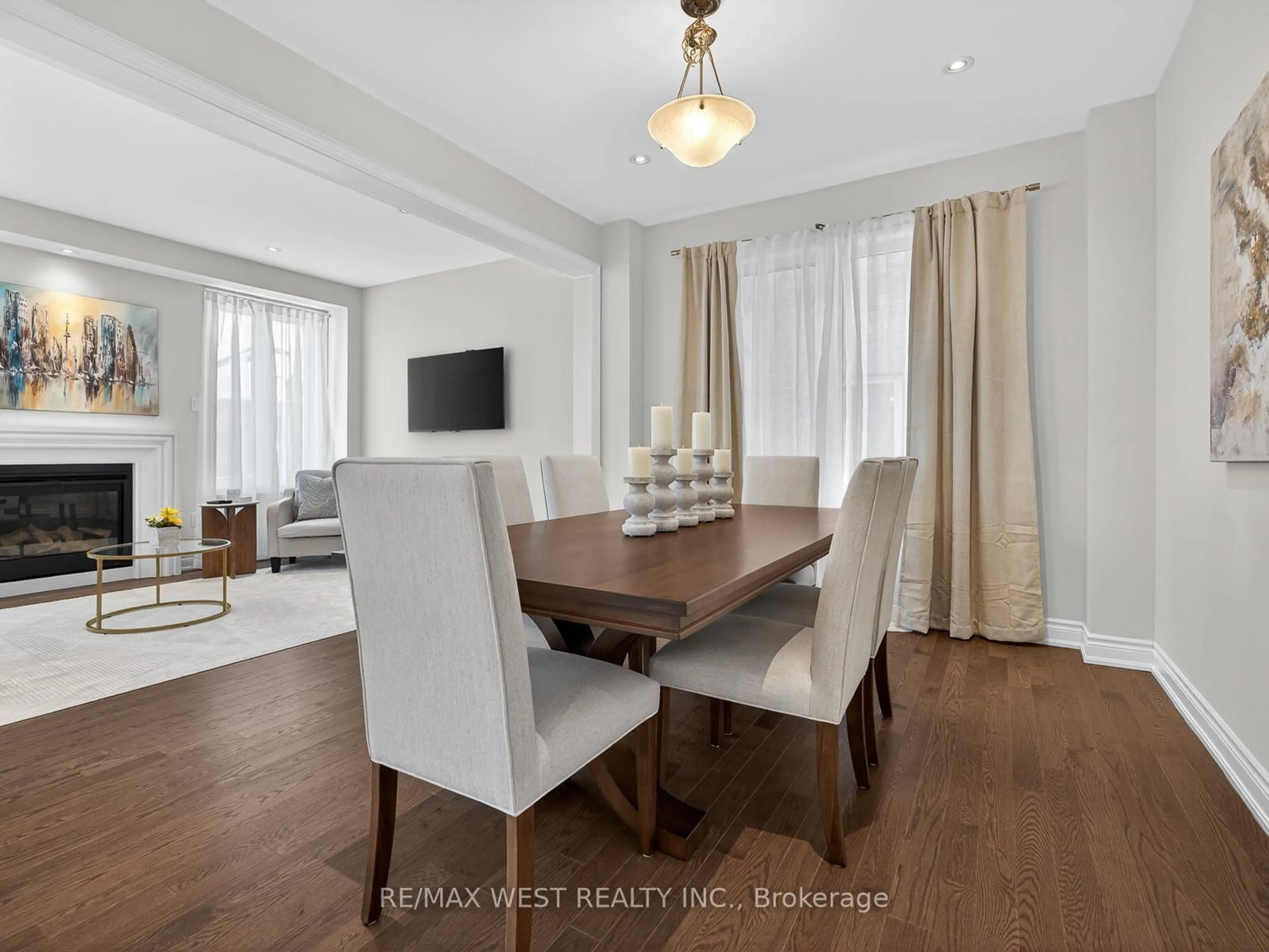 Dining room, wood/laminate floor for 90 Watershed Gate, East Gwillimbury Ontario L9N 0Y2
