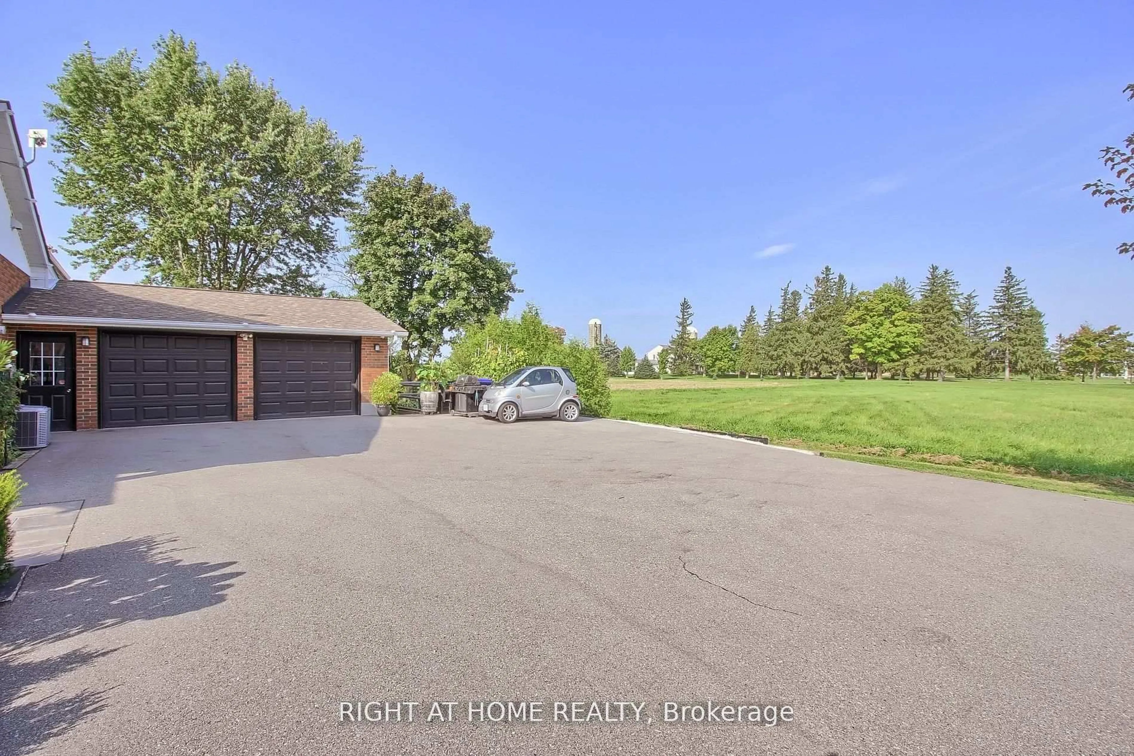 A pic from outside/outdoor area/front of a property/back of a property/a pic from drone, unknown for 3800 County 88 Rd, Bradford West Gwillimbury Ontario L3Z 3K7