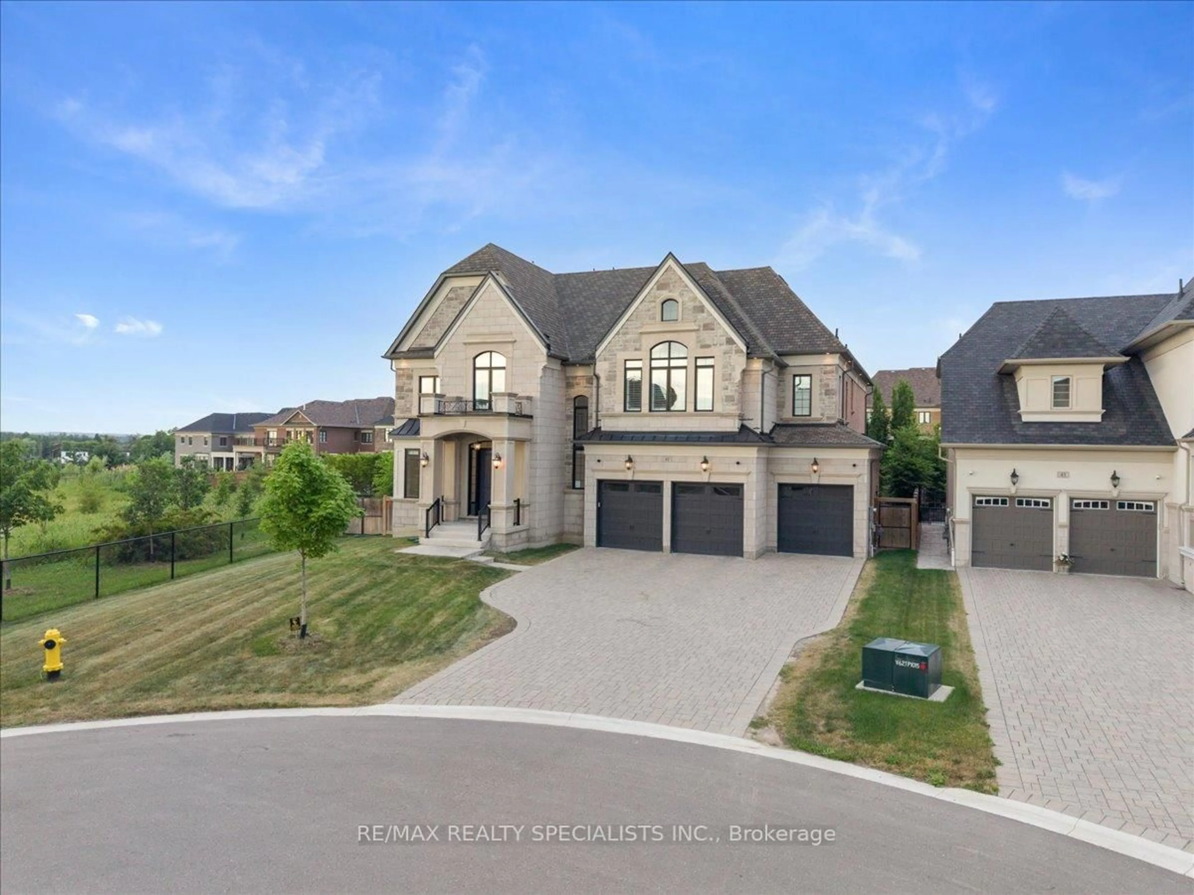 A pic from outside/outdoor area/front of a property/back of a property/a pic from drone, street for 49 Mary Natasha Crt, Vaughan Ontario L4H 4N6