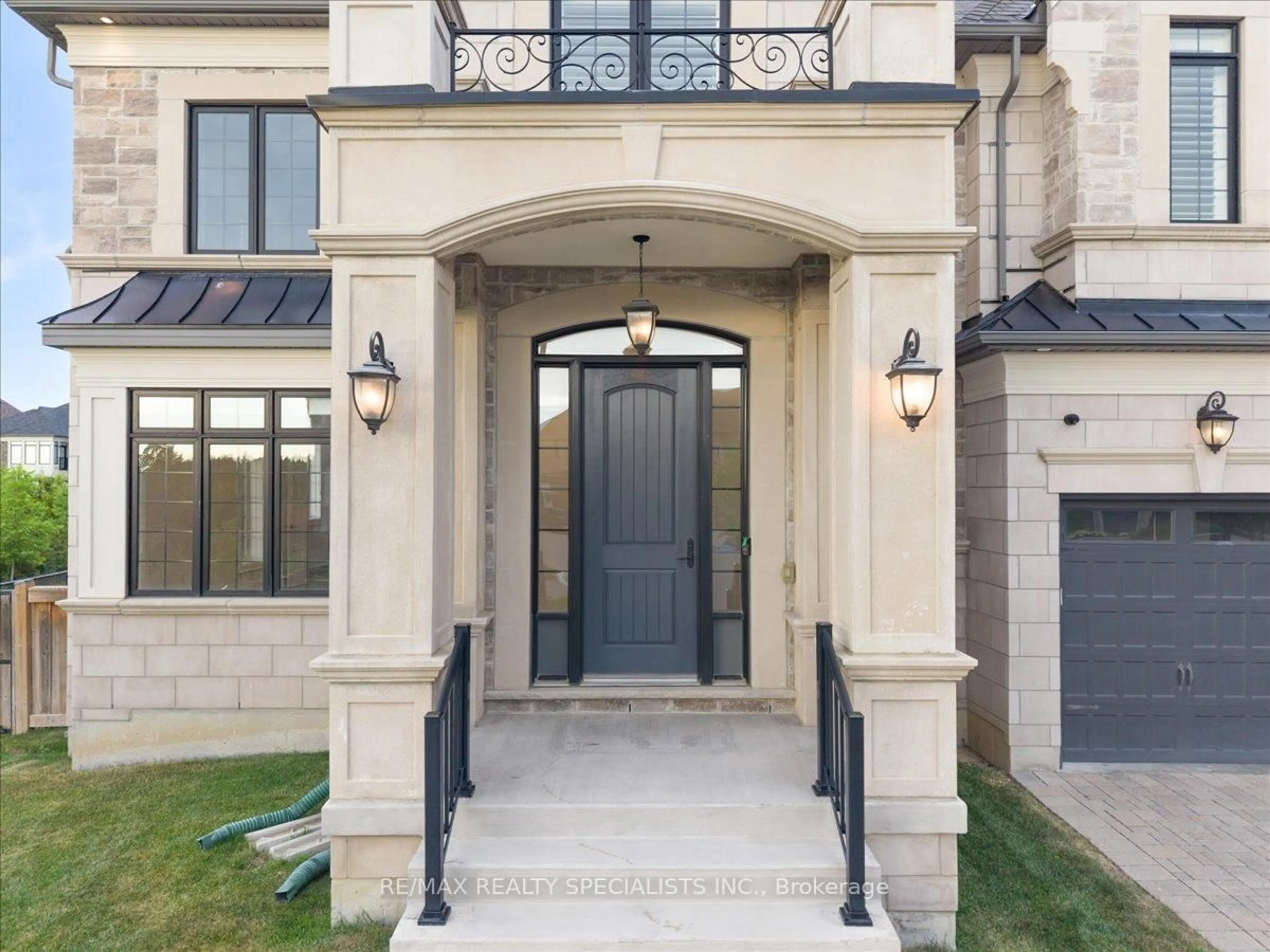 Indoor entryway for 49 Mary Natasha Crt, Vaughan Ontario L4H 4N6