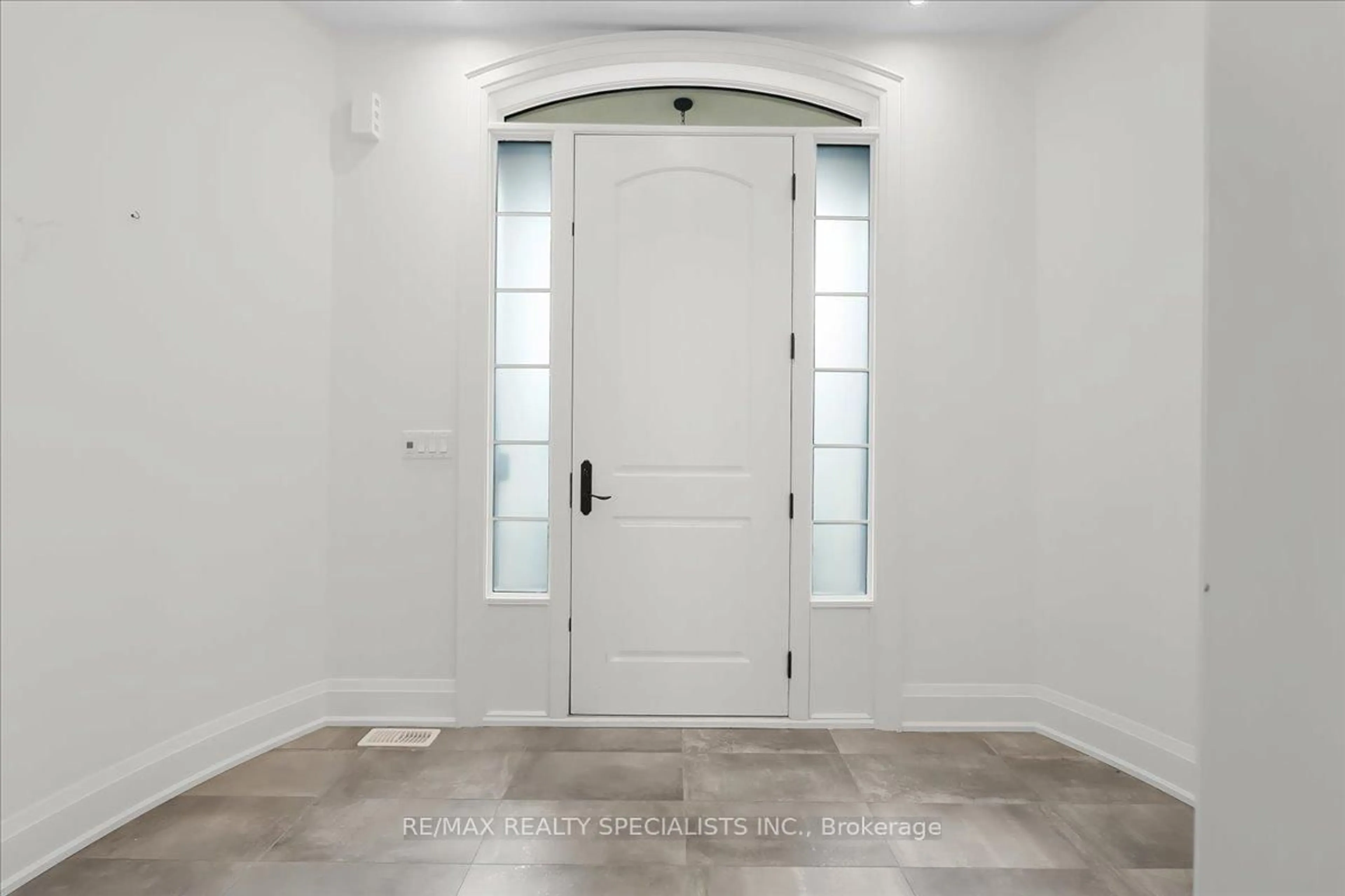 Indoor entryway for 49 Mary Natasha Crt, Vaughan Ontario L4H 4N6