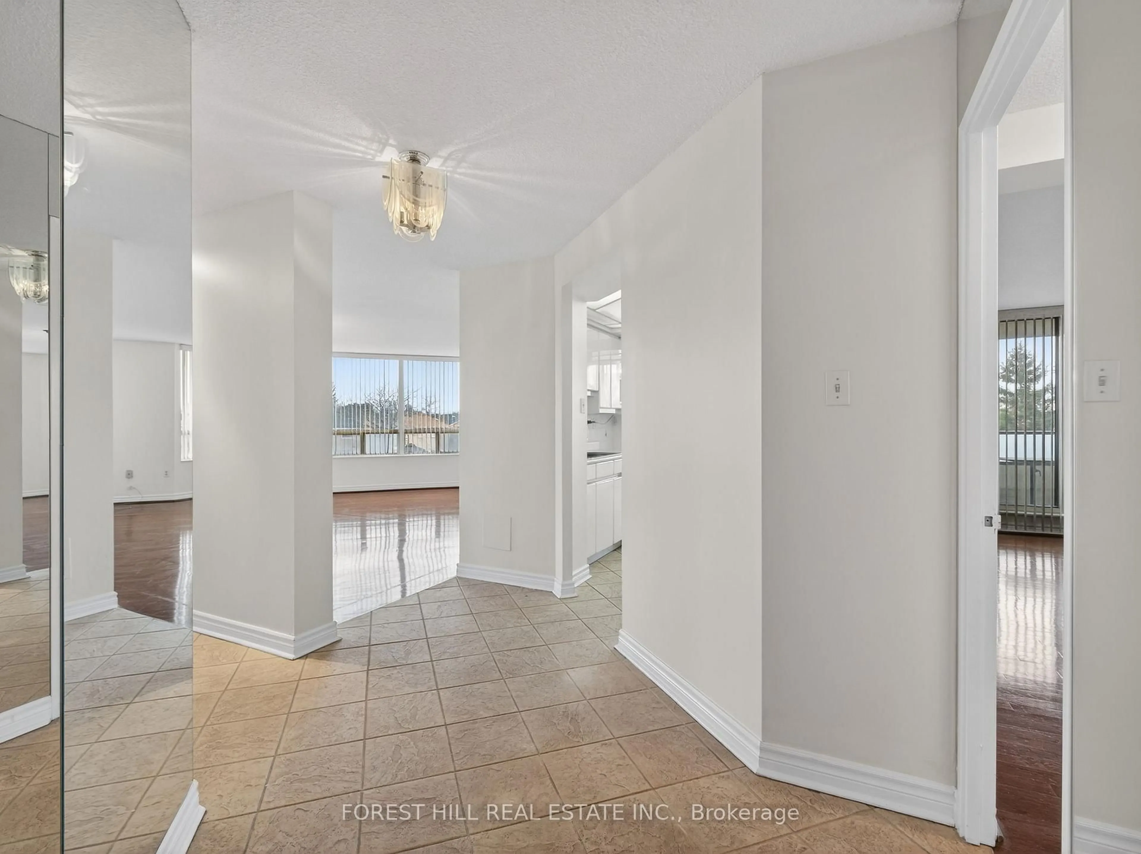 Indoor entryway for 343 Clark Ave #203, Vaughan Ontario L4J 7K5