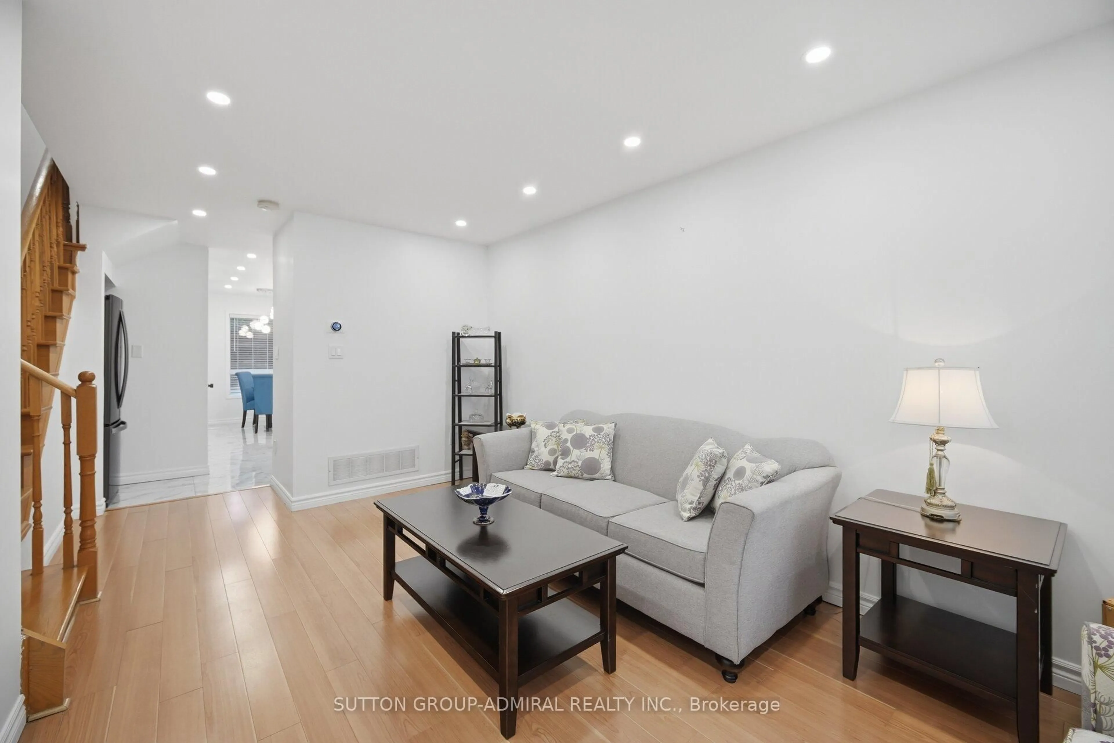 Living room with furniture, unknown for 190 Bantry Ave, Richmond Hill Ontario L4B 4T6