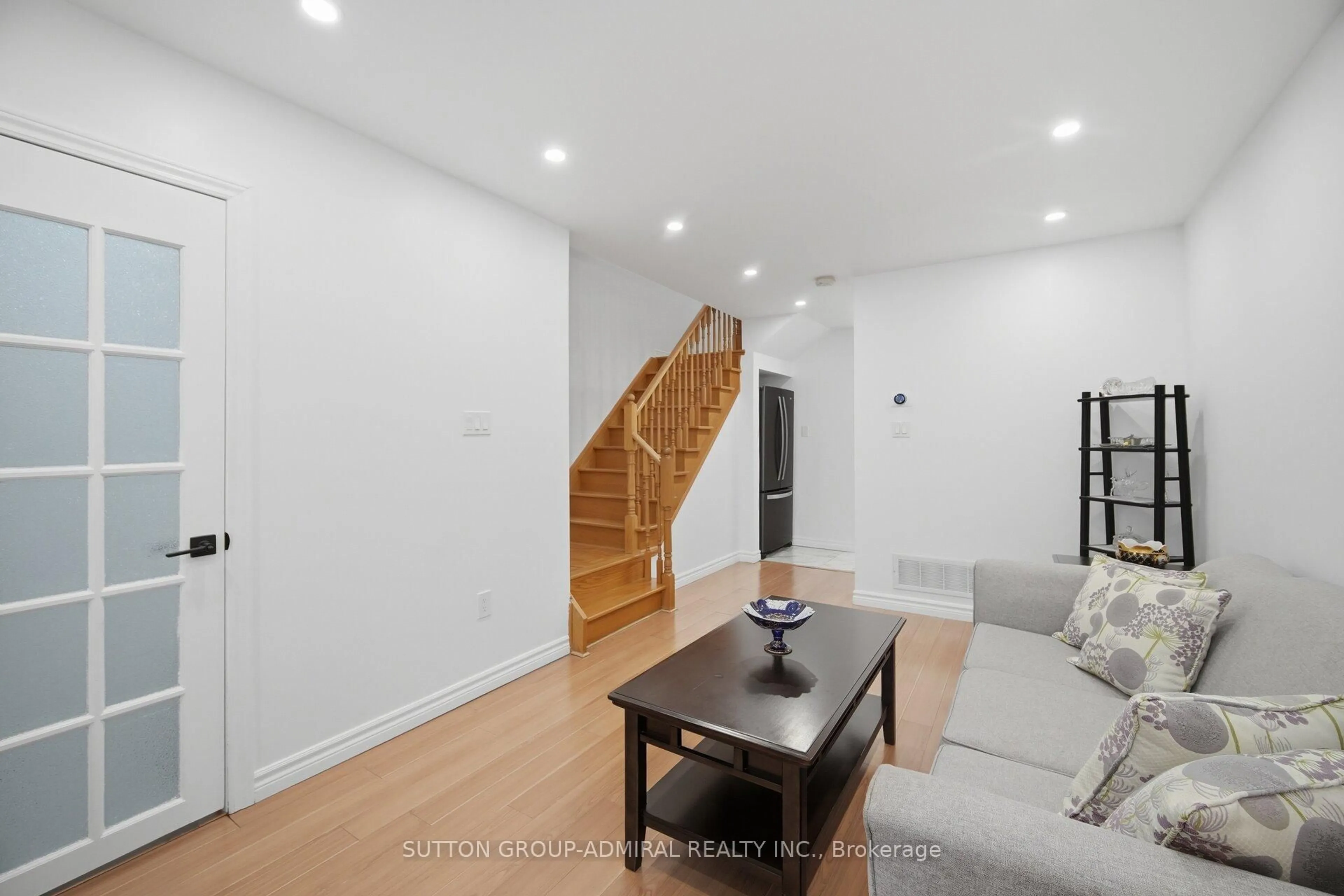 Living room with furniture, unknown for 190 Bantry Ave, Richmond Hill Ontario L4B 4T6