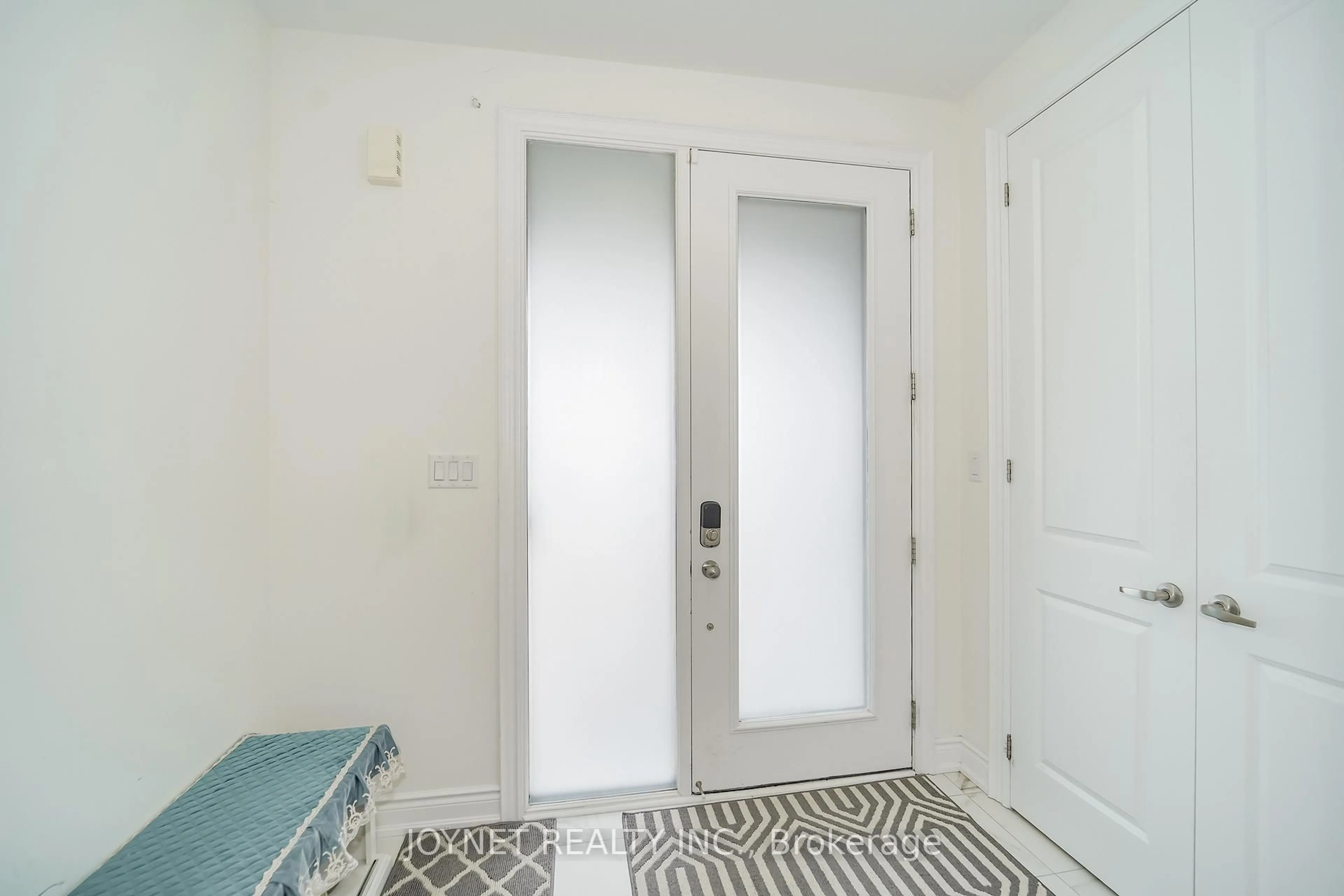 Indoor entryway for 23 Mallery St, Richmond Hill Ontario L4S 0H7