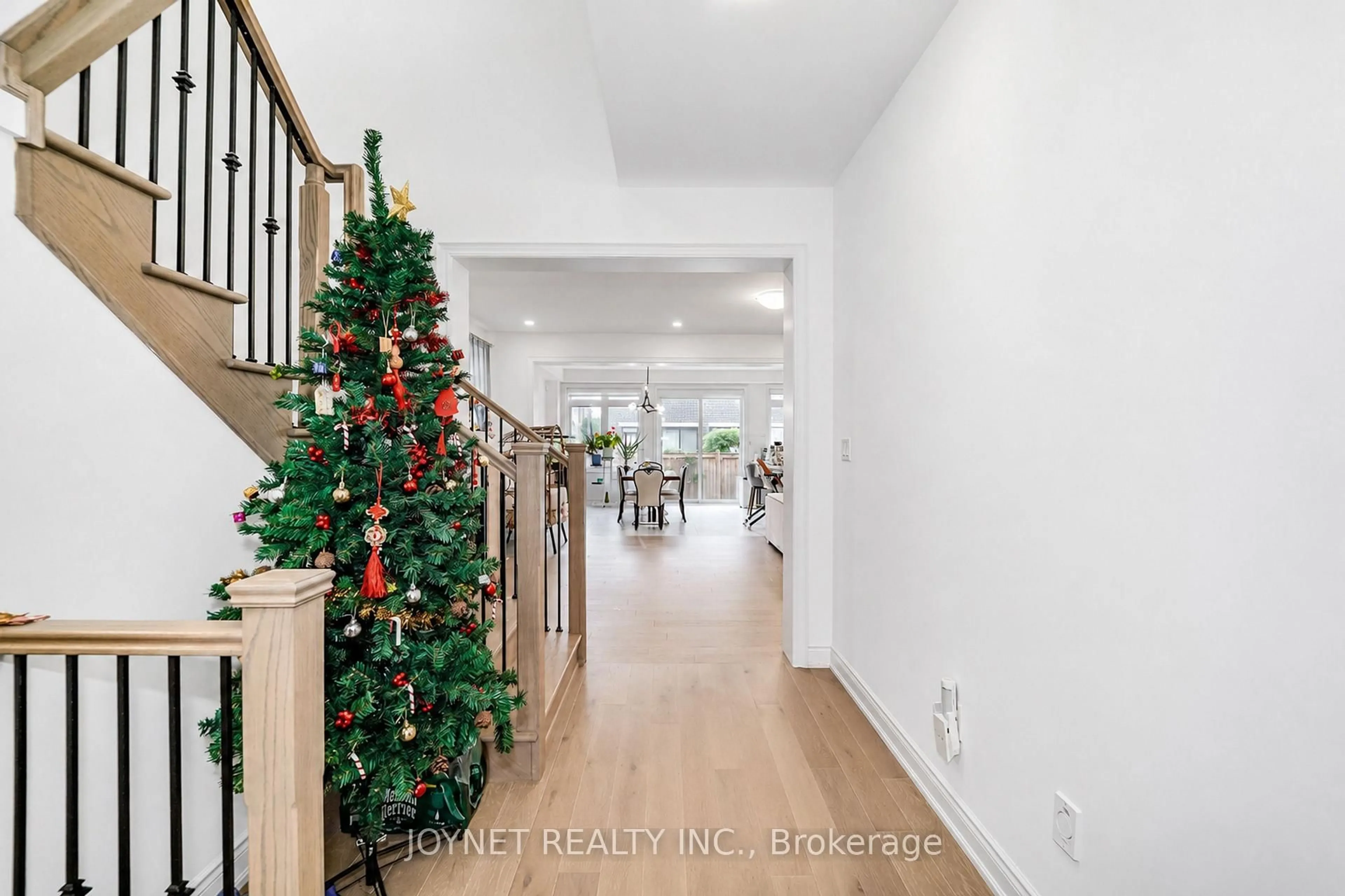 Indoor foyer for 23 Mallery St, Richmond Hill Ontario L4S 0H7