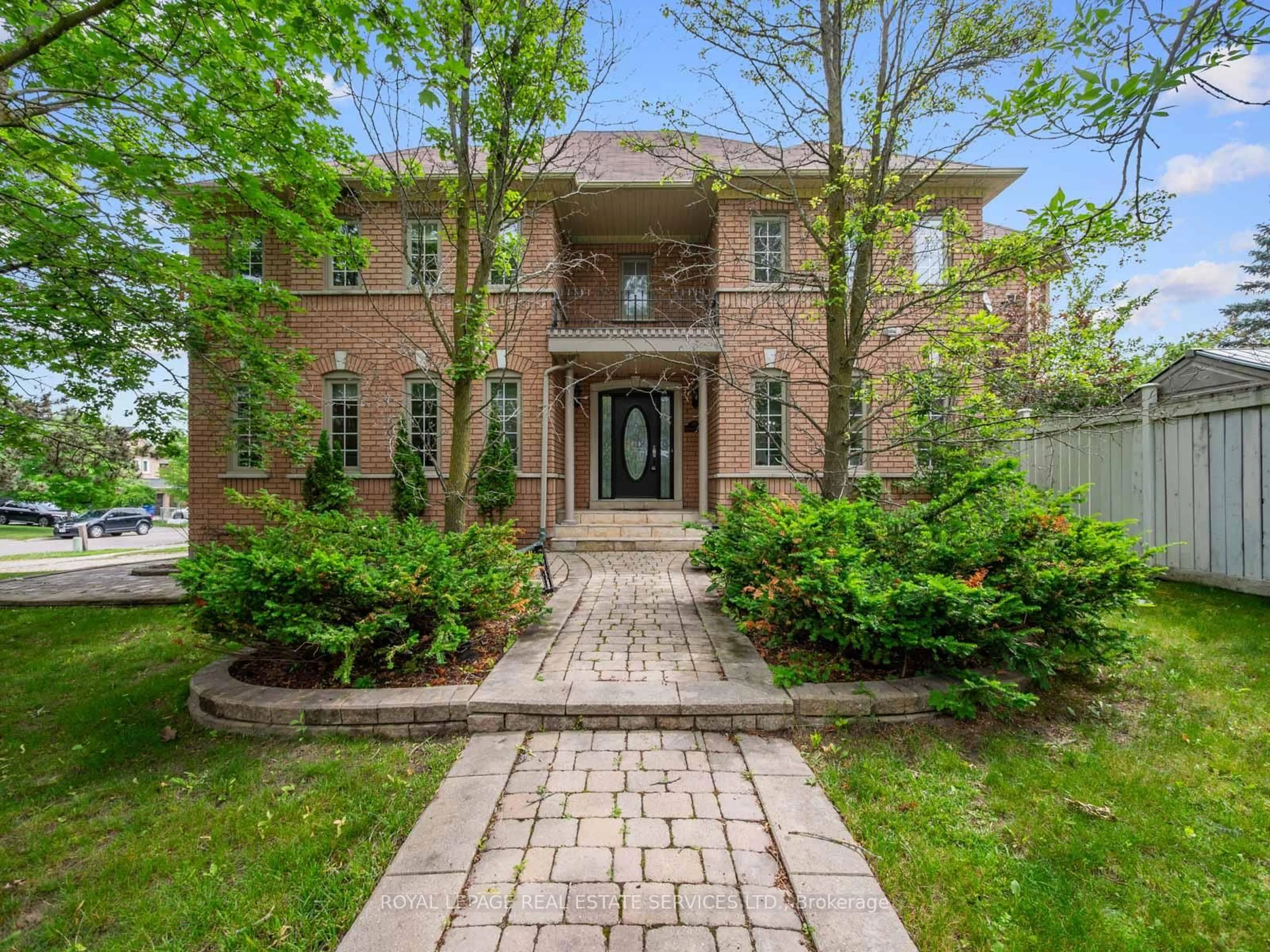 Home with brick exterior material, street for 63 Deerglen Terr, Aurora Ontario L4G 6Y2