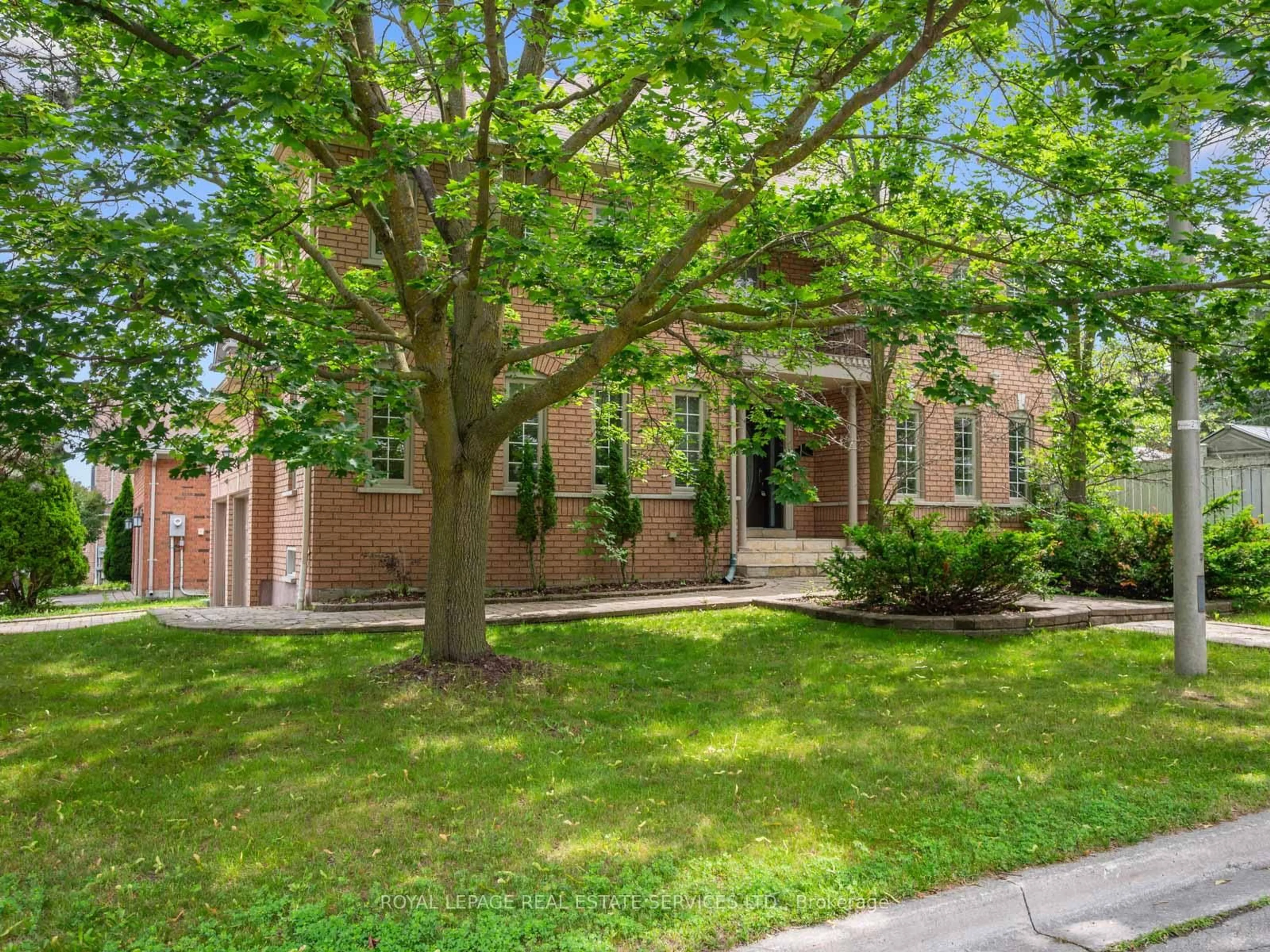 Home with brick exterior material, street for 63 Deerglen Terr, Aurora Ontario L4G 6Y2