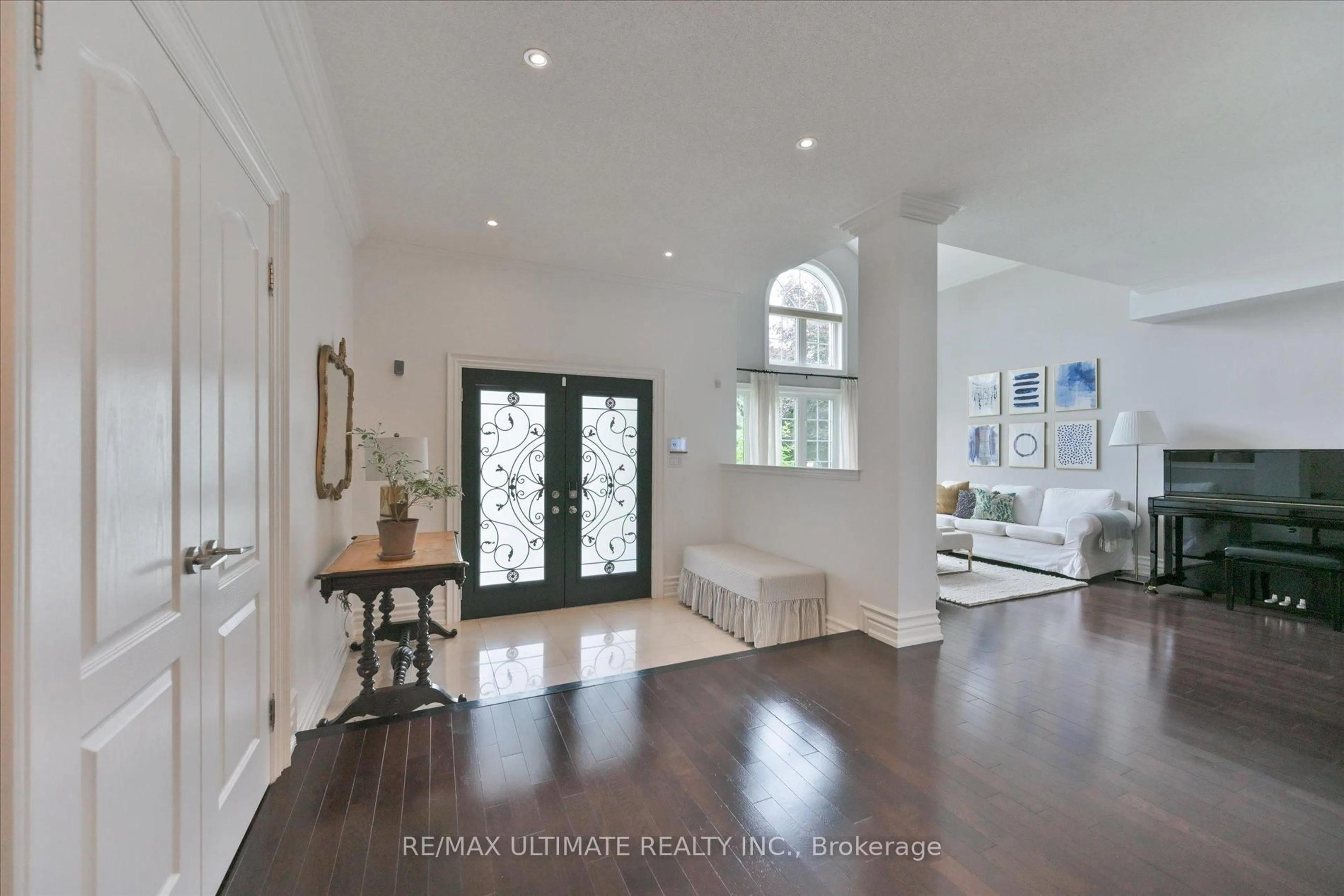 Indoor entryway for 123 Village Green Dr, Vaughan Ontario L4L 0G9