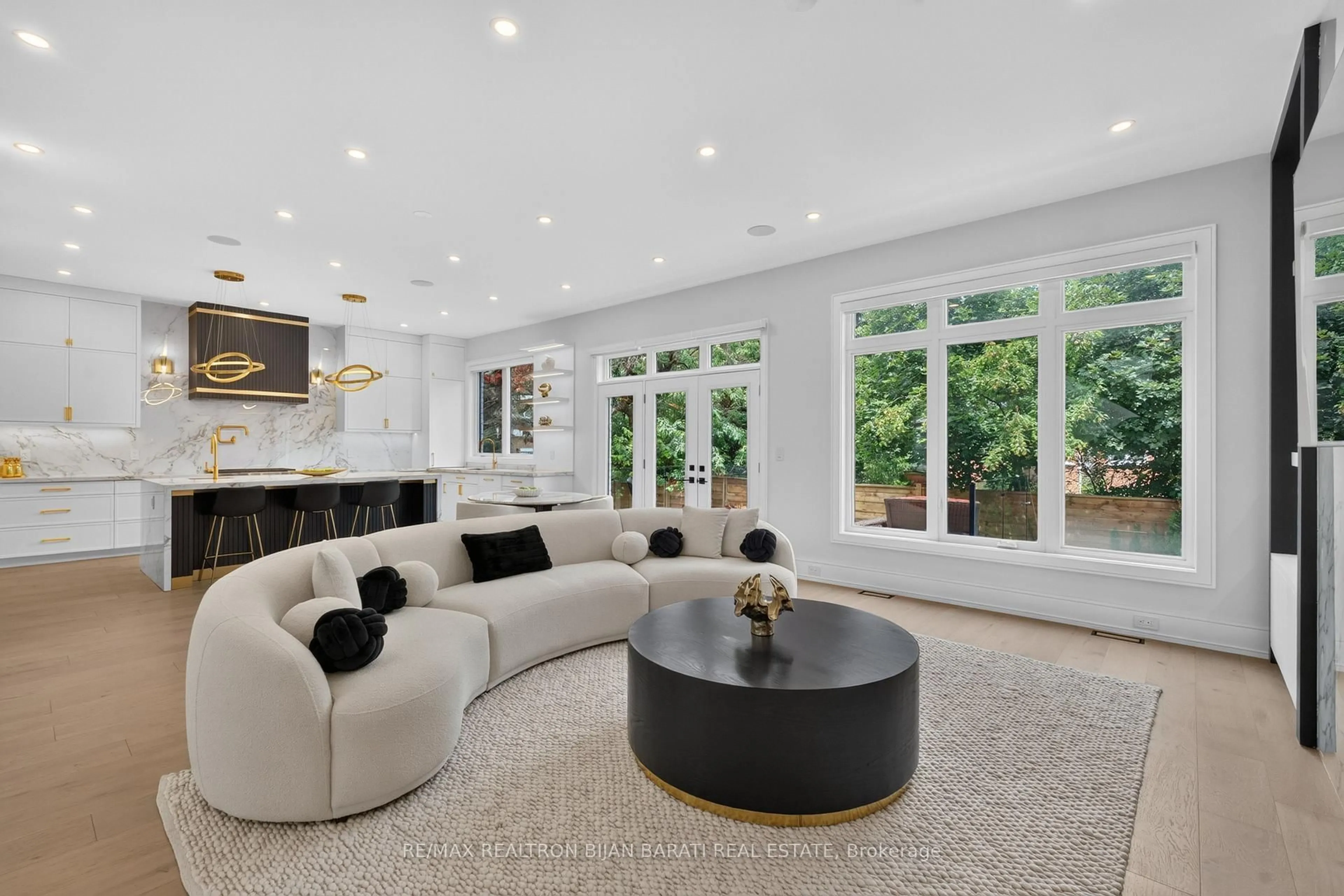 Living room with furniture, unknown for 16 Wild Cherry Lane, Markham Ontario L3T 3T4