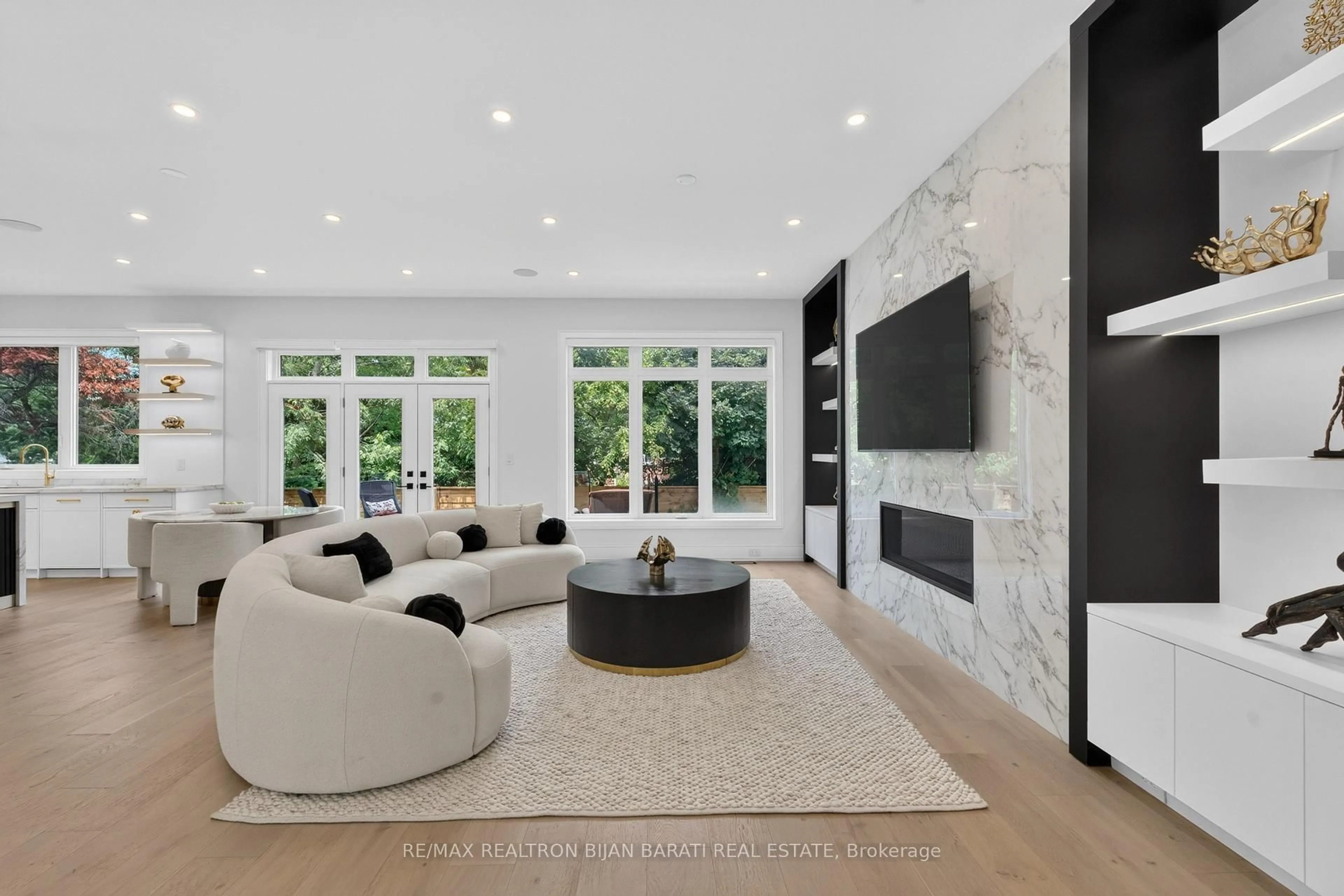 Living room with furniture, unknown for 16 Wild Cherry Lane, Markham Ontario L3T 3T4