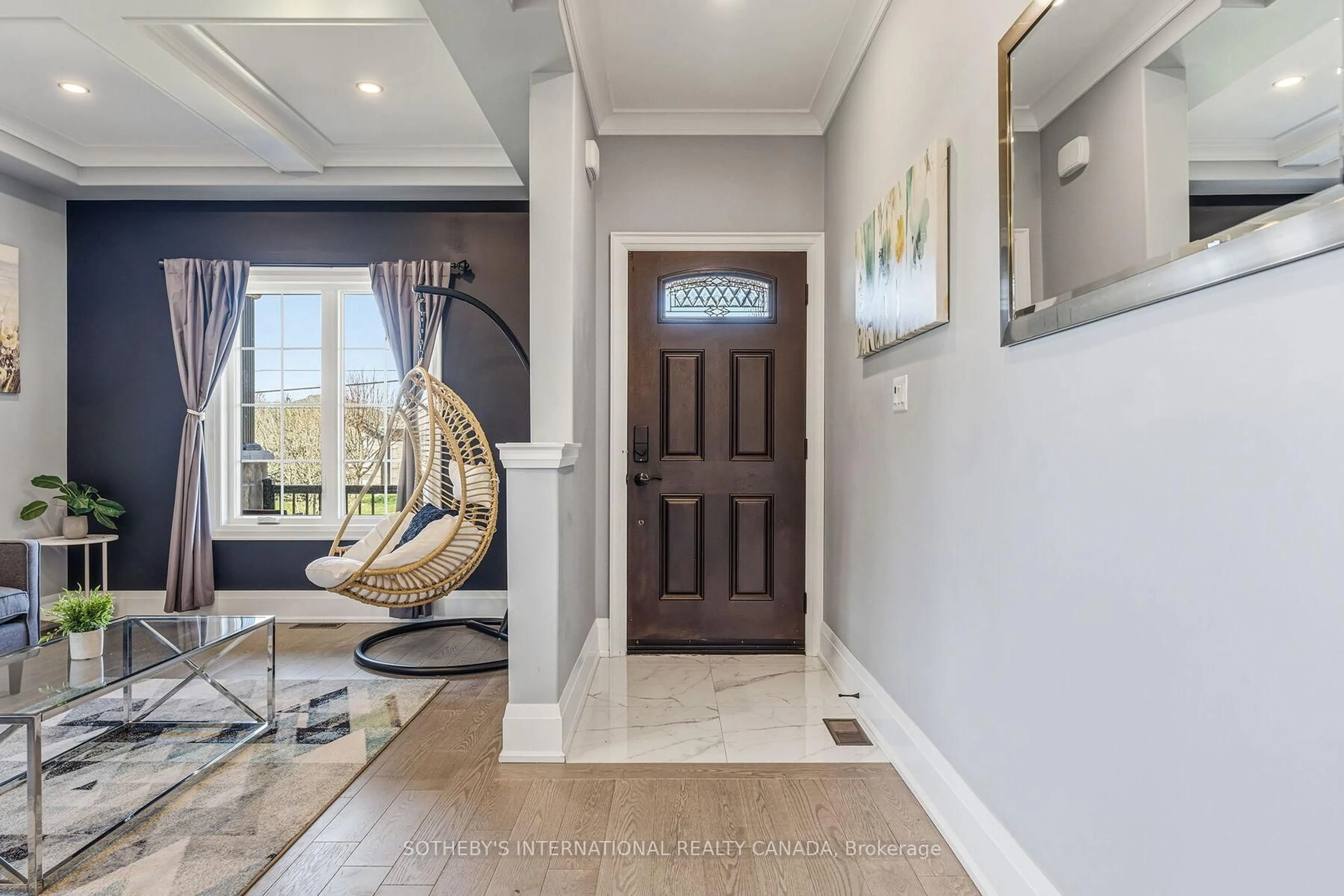Indoor entryway for 71 Burke St, Georgina Ontario L0E 1R0