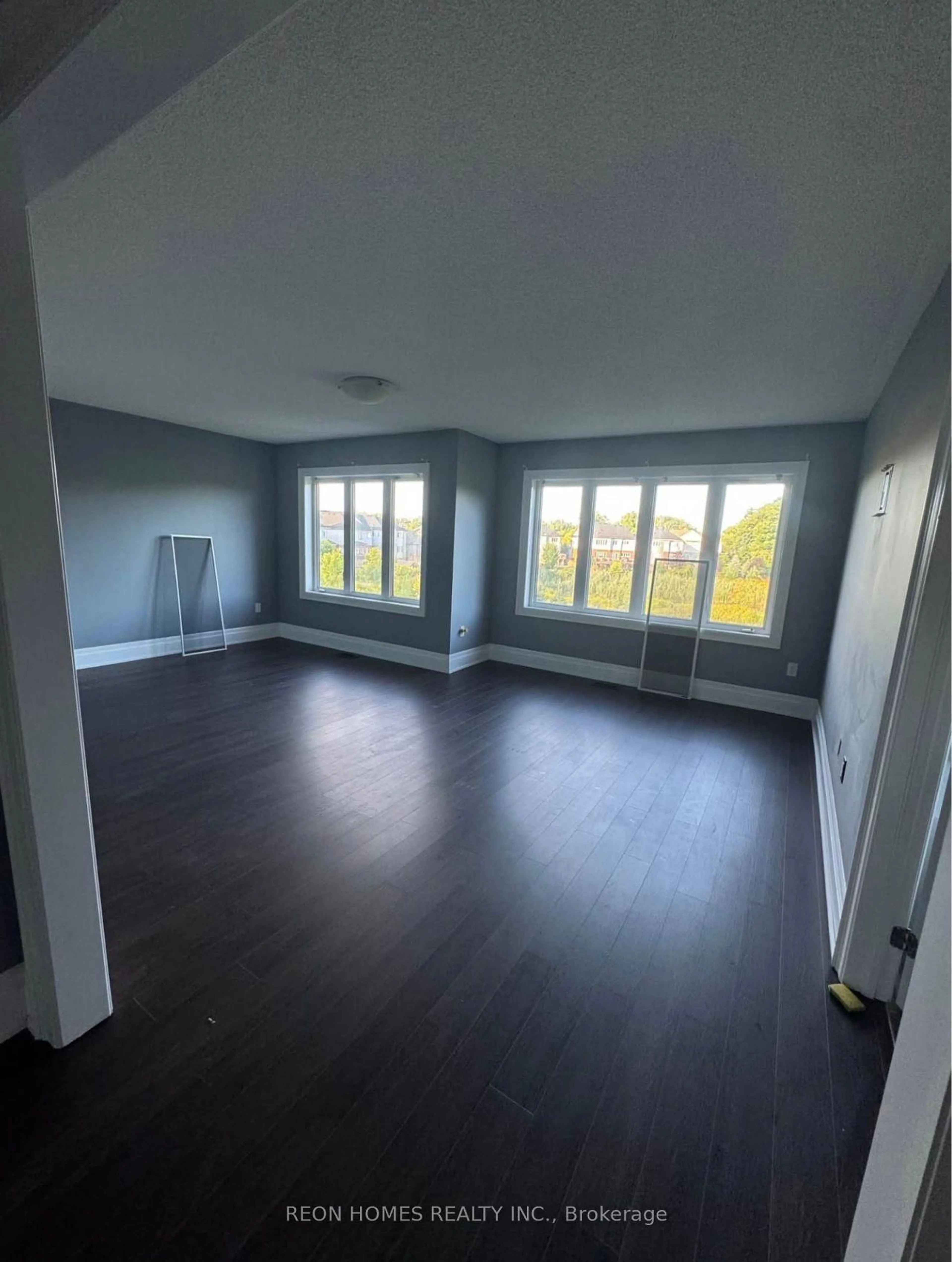 A pic of a room for 98 Decarolis Cres, Essa Ontario L0M 1B4