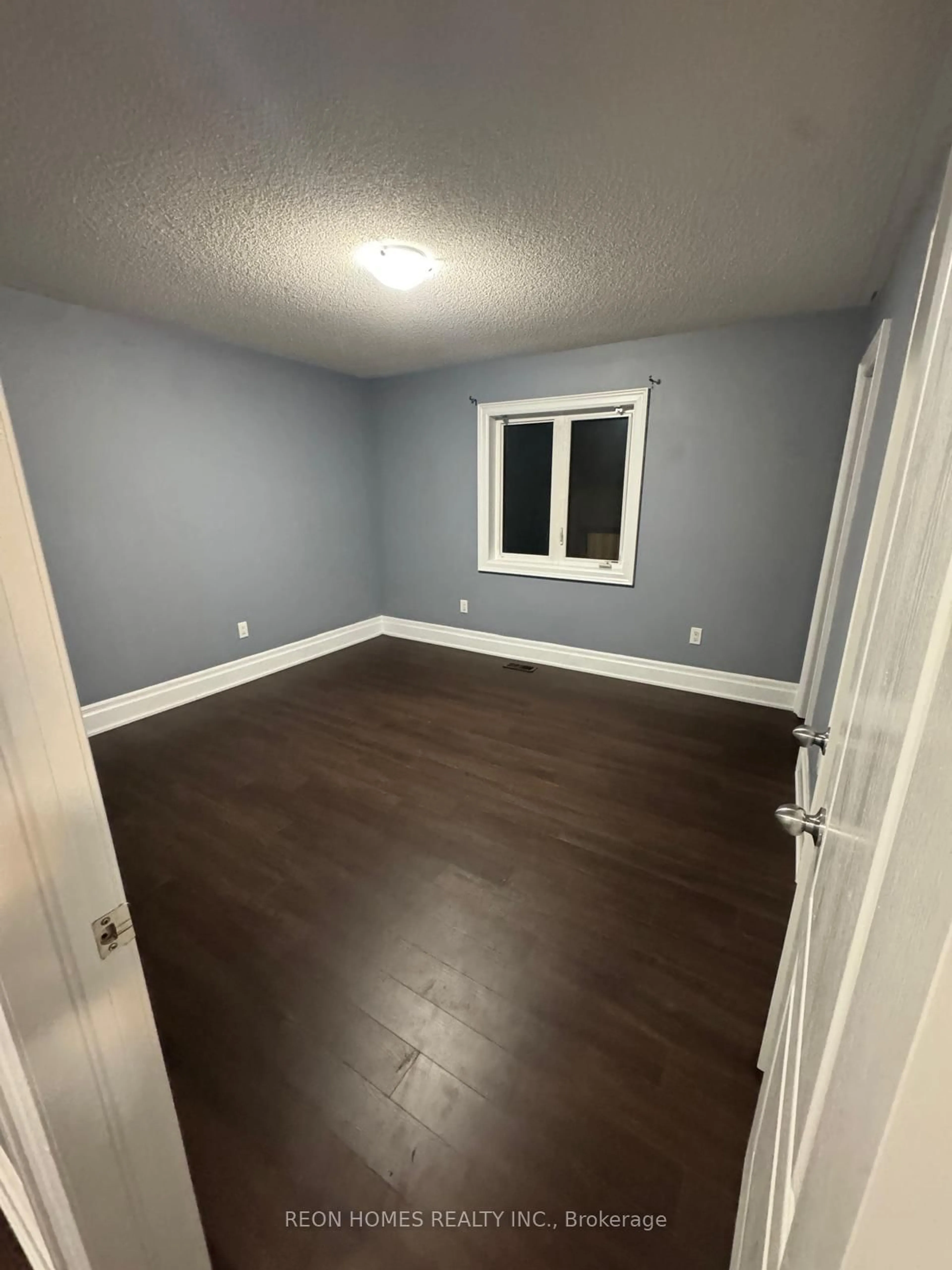 A pic of a room for 98 Decarolis Cres, Essa Ontario L0M 1B4