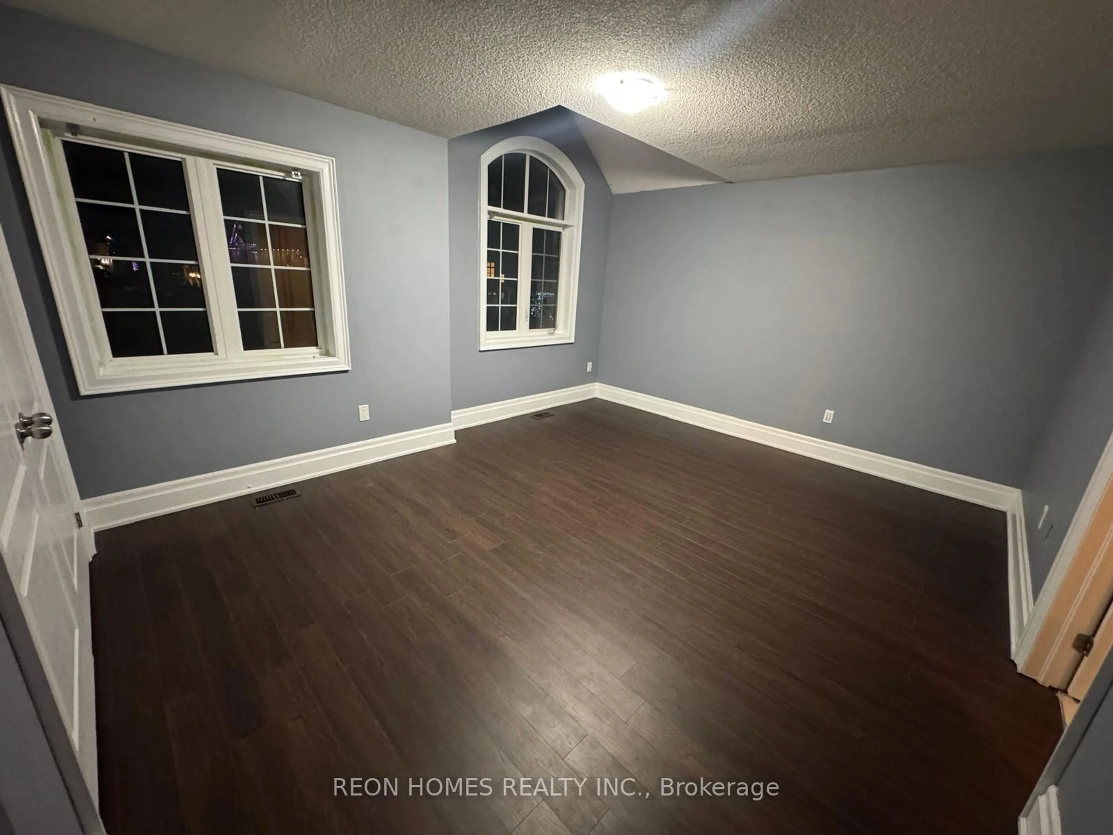 A pic of a room for 98 Decarolis Cres, Essa Ontario L0M 1B4