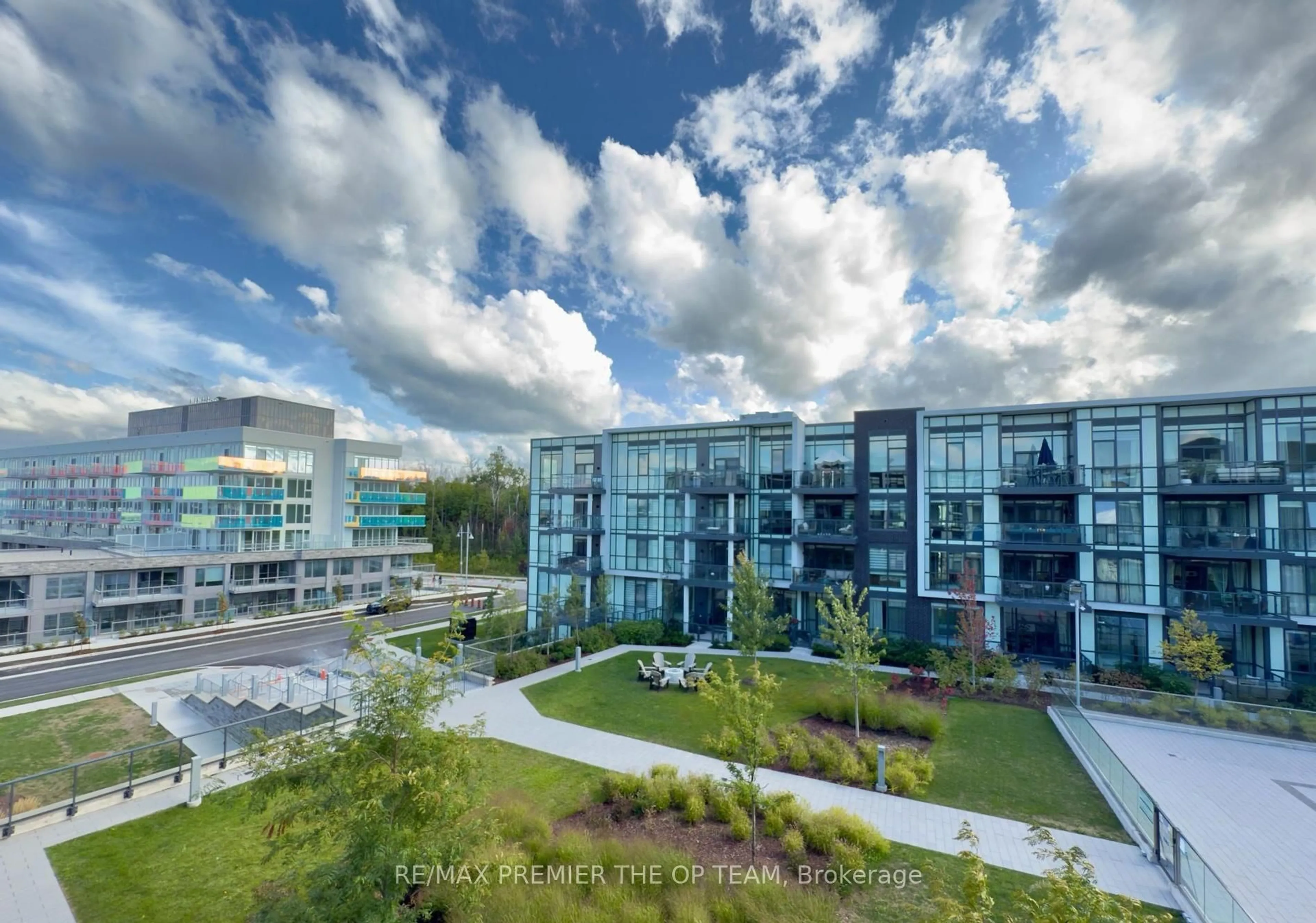 A pic from outside/outdoor area/front of a property/back of a property/a pic from drone, unknown for 415 Sea Ray Ave #321, Innisfil Ontario L9S 2P7