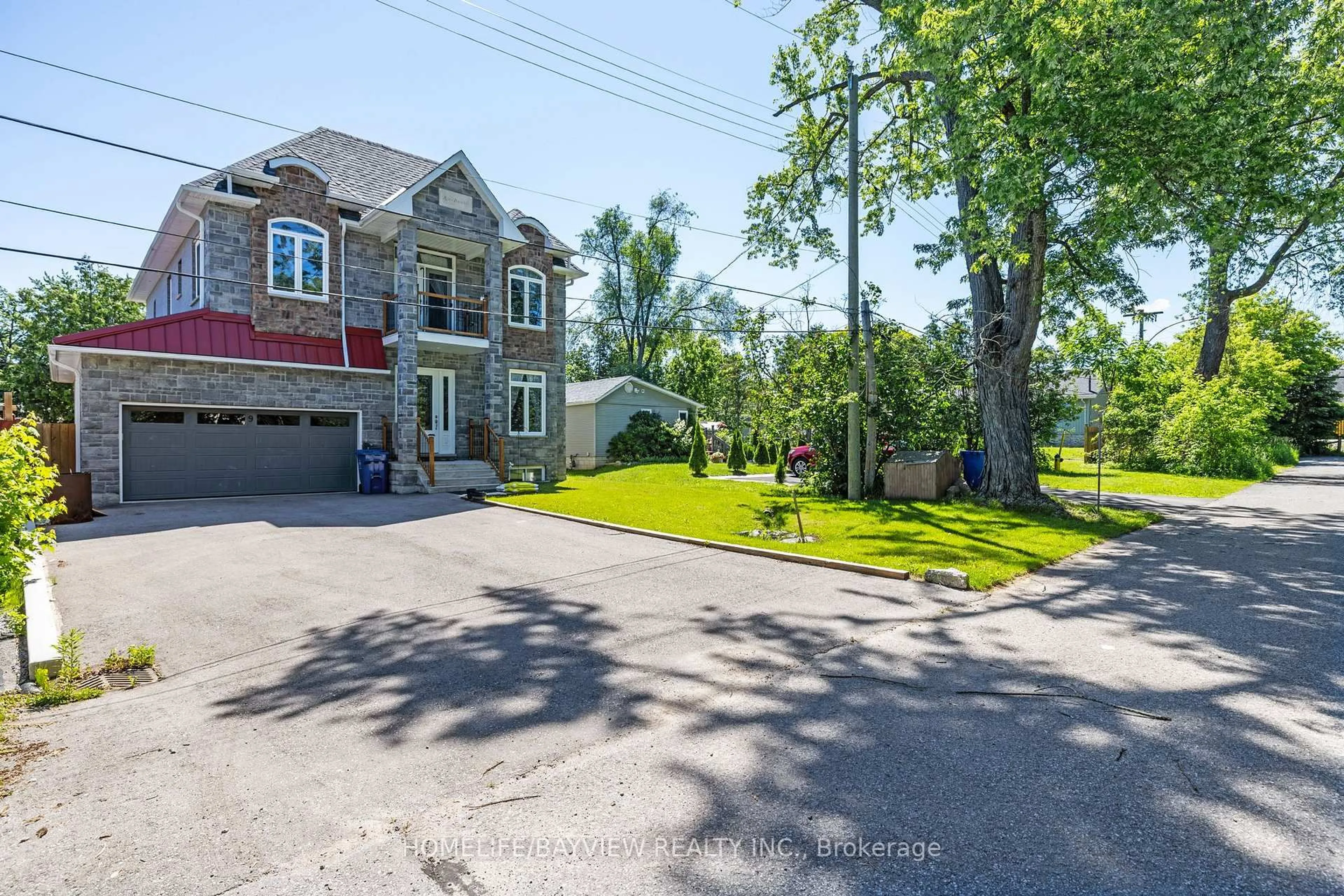 A pic from outside/outdoor area/front of a property/back of a property/a pic from drone, street for 9 Albert St, Georgina Ontario L0E 1L0
