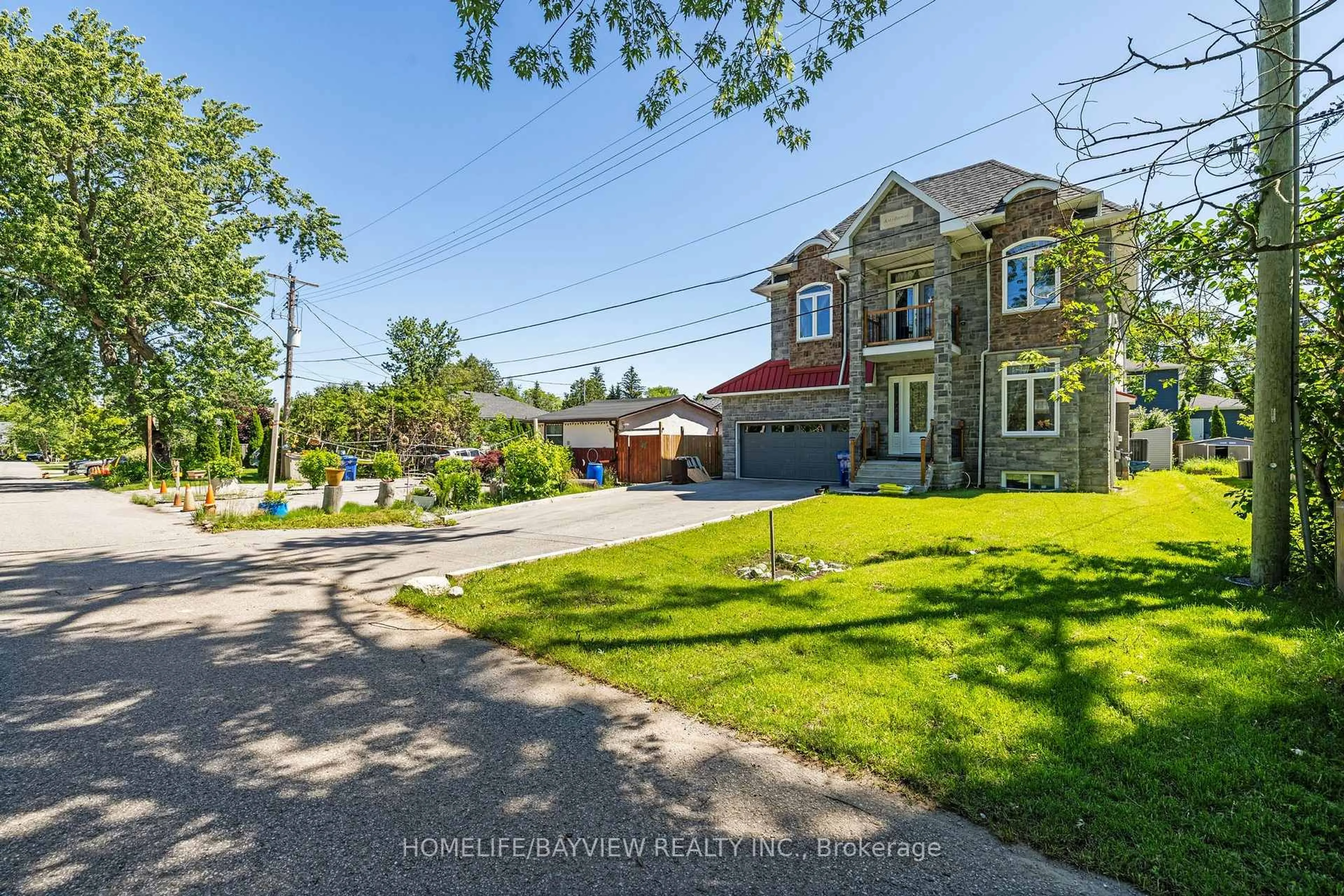 A pic from outside/outdoor area/front of a property/back of a property/a pic from drone, street for 9 Albert St, Georgina Ontario L0E 1L0
