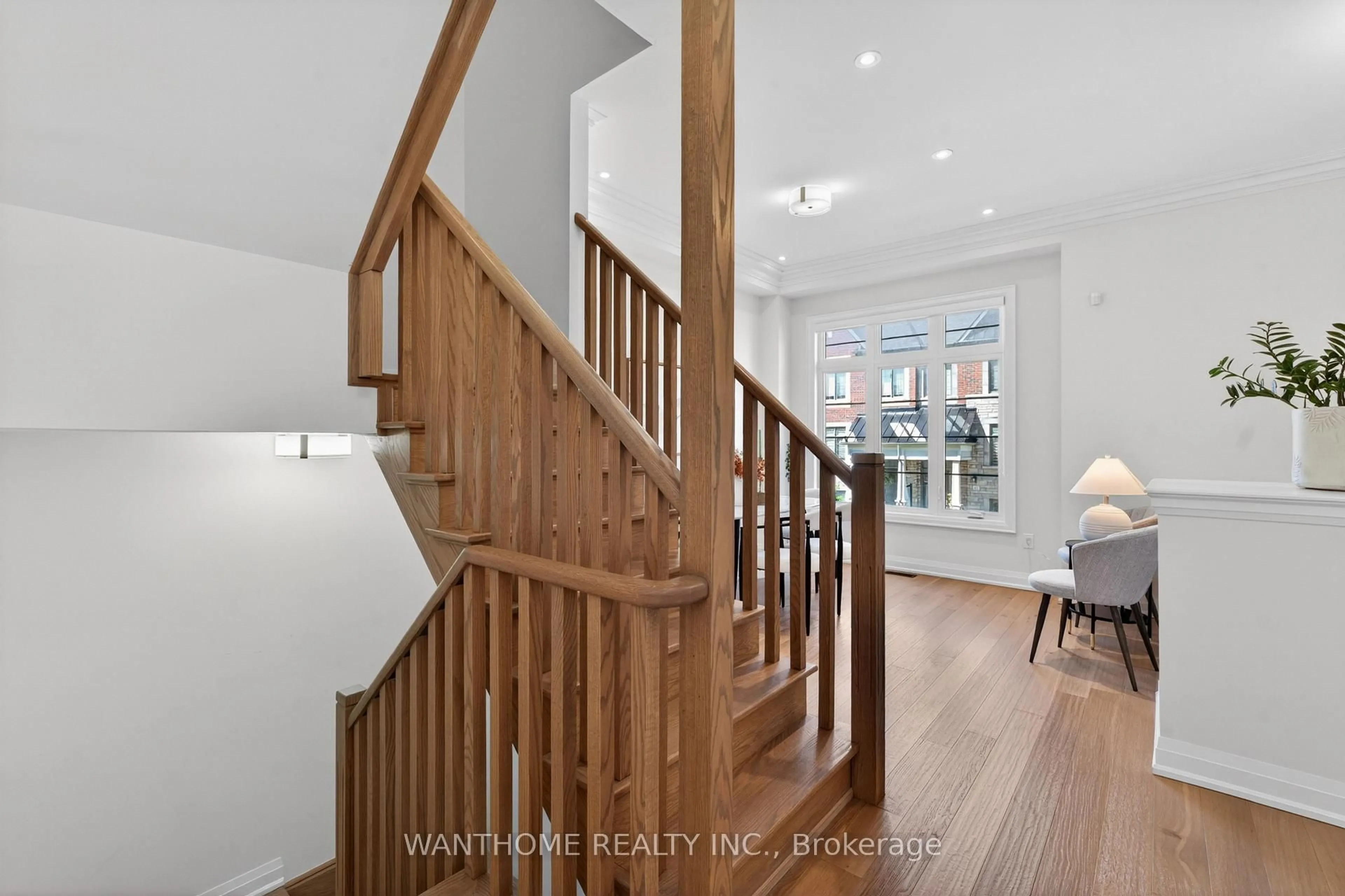 Indoor entryway for 10 Abbey Hill Lane, Markham Ontario L6C 3L5