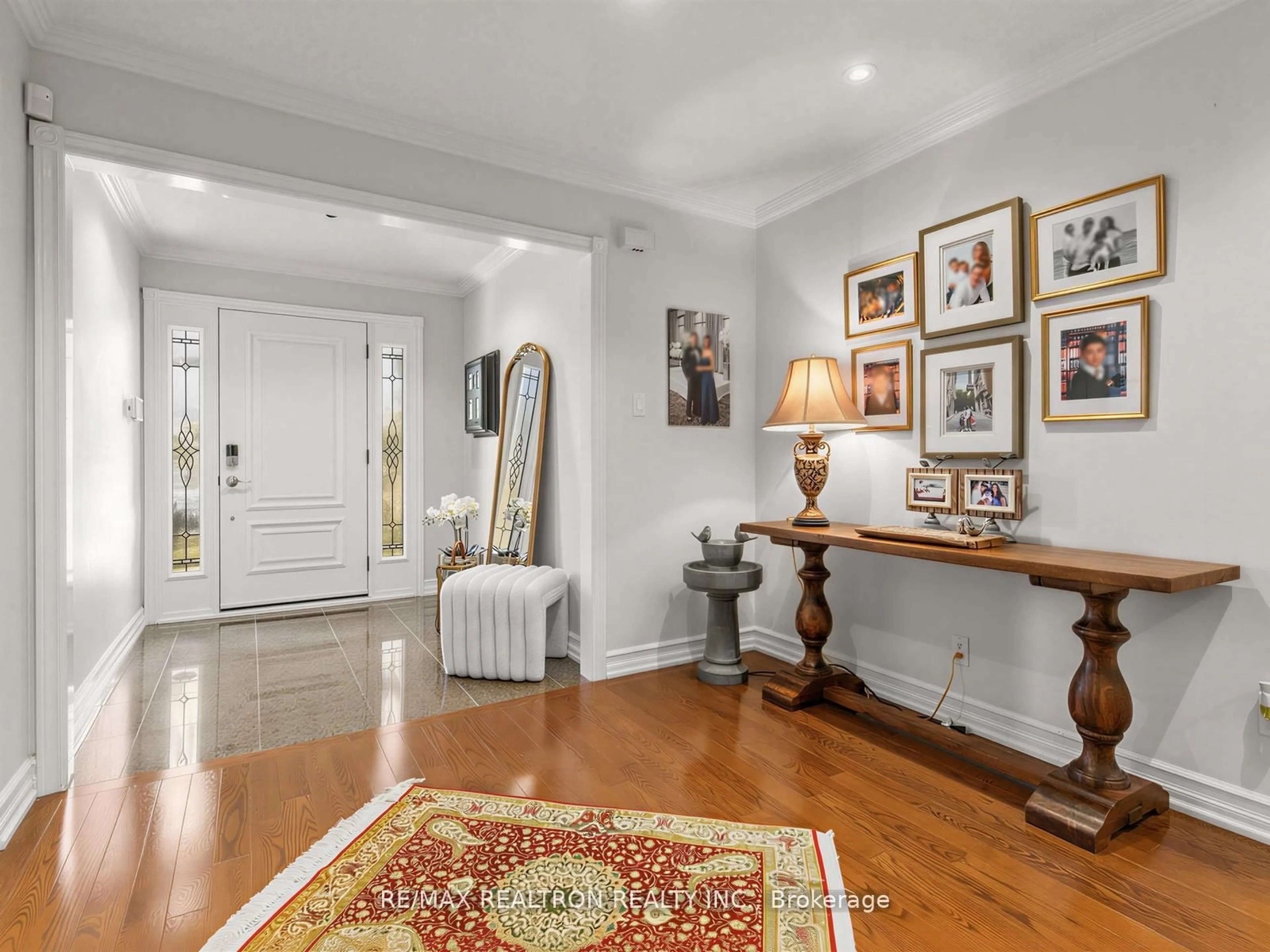 Indoor entryway for 210 Westmount Blvd, Vaughan Ontario L4J 7W2