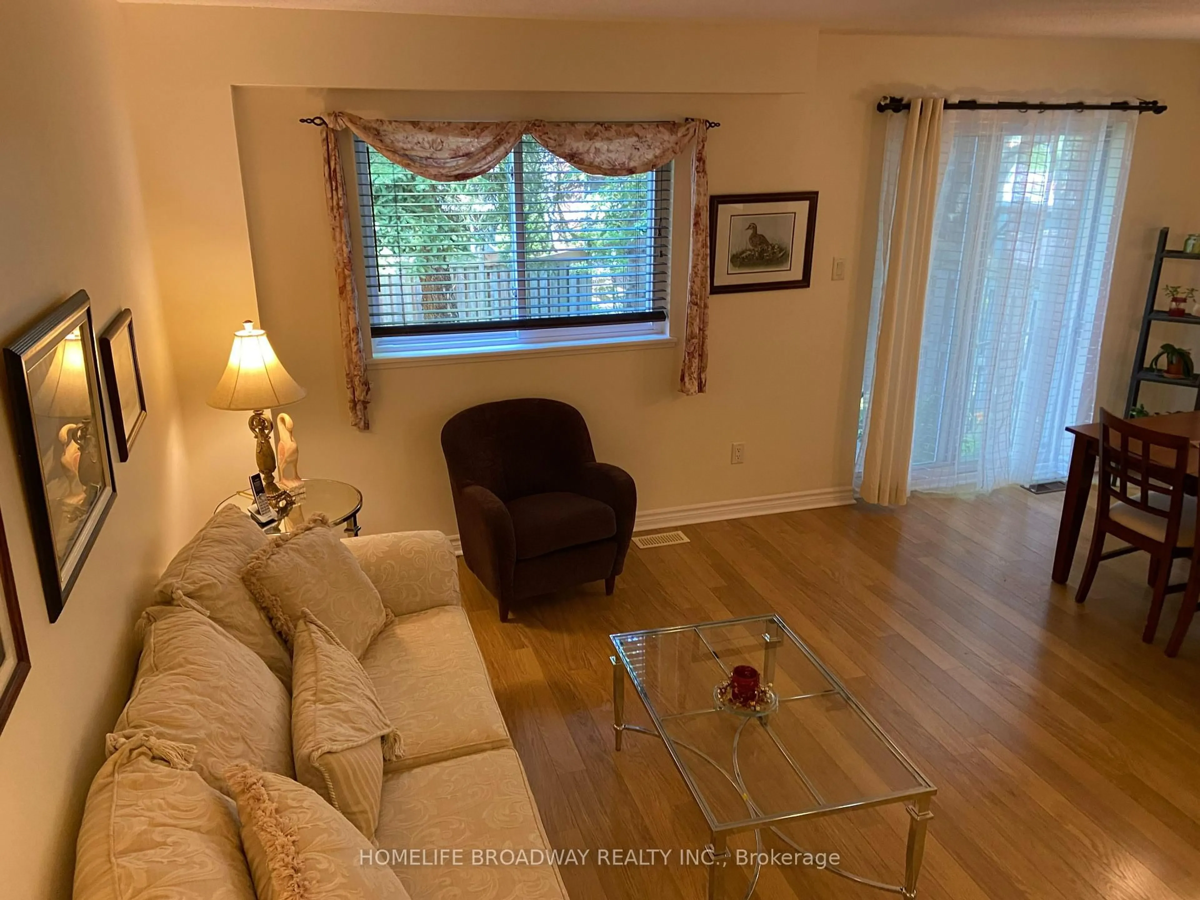 Living room with furniture, wood/laminate floor for 517 Jack Giles Circ #26, Newmarket Ontario L3X 1X8