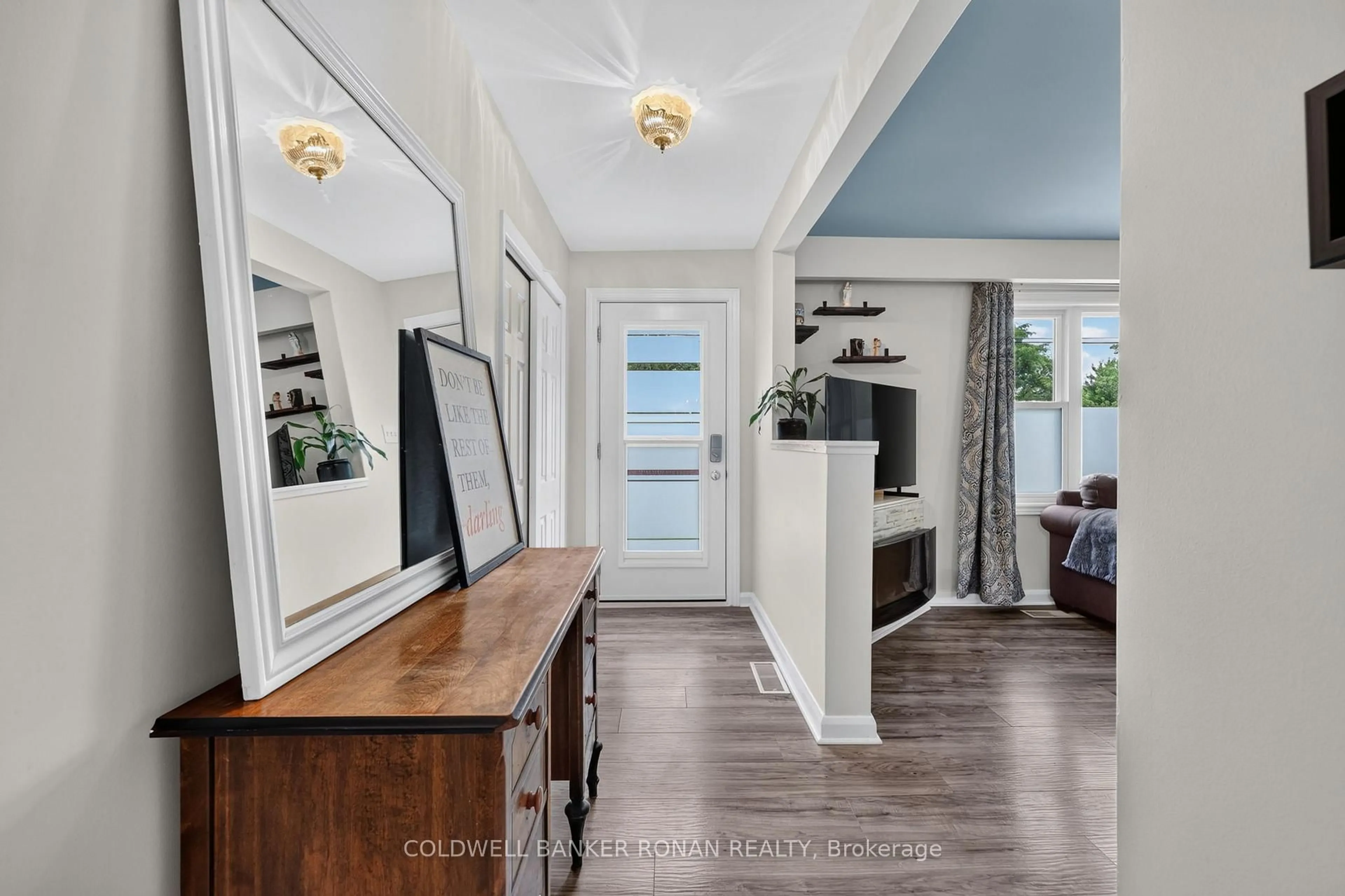 Indoor entryway for 15 Essa Rd, New Tecumseth Ontario L9R 1N3