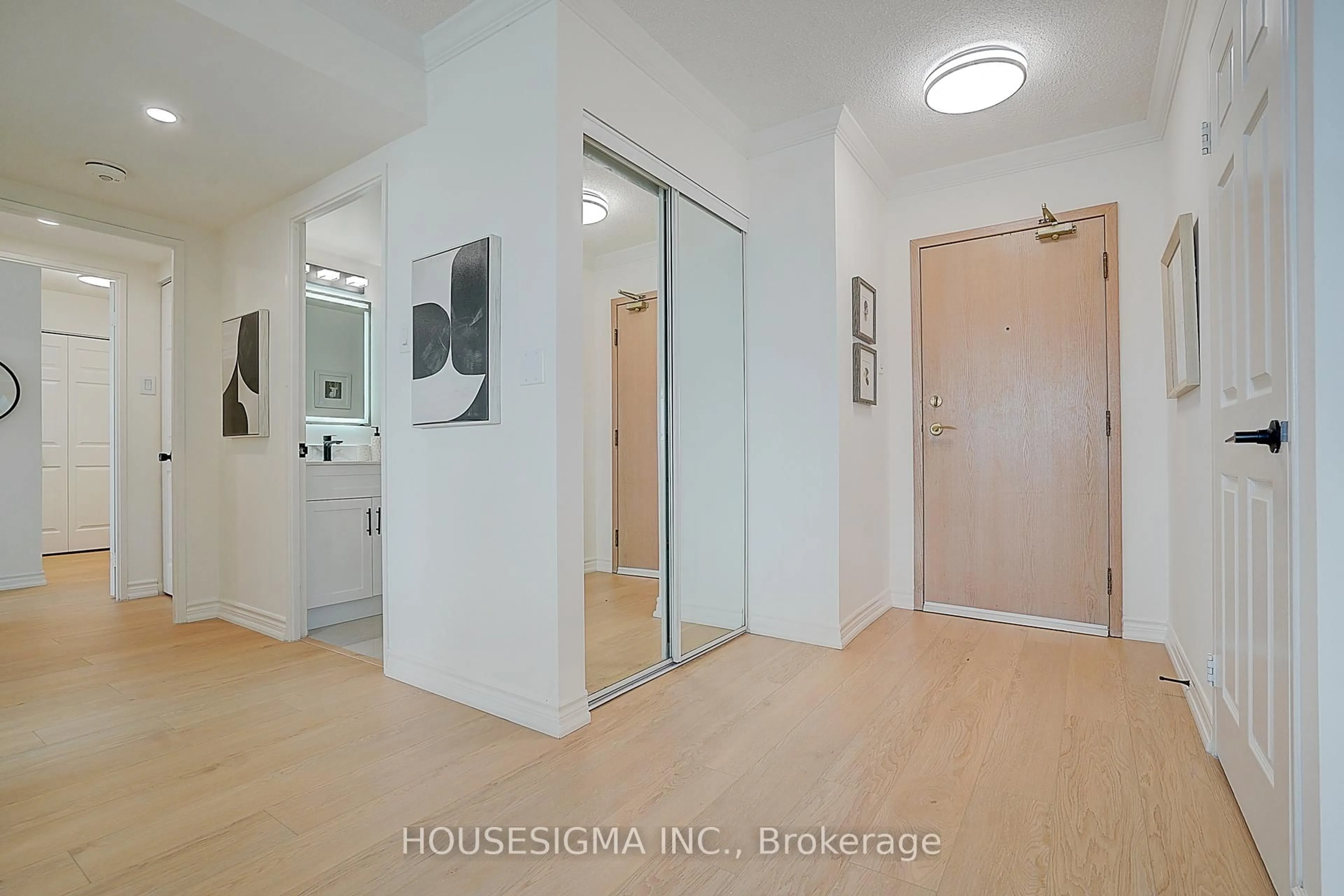 Indoor entryway for 7805 Bayview Ave #1123, Markham Ontario L3T 7N1