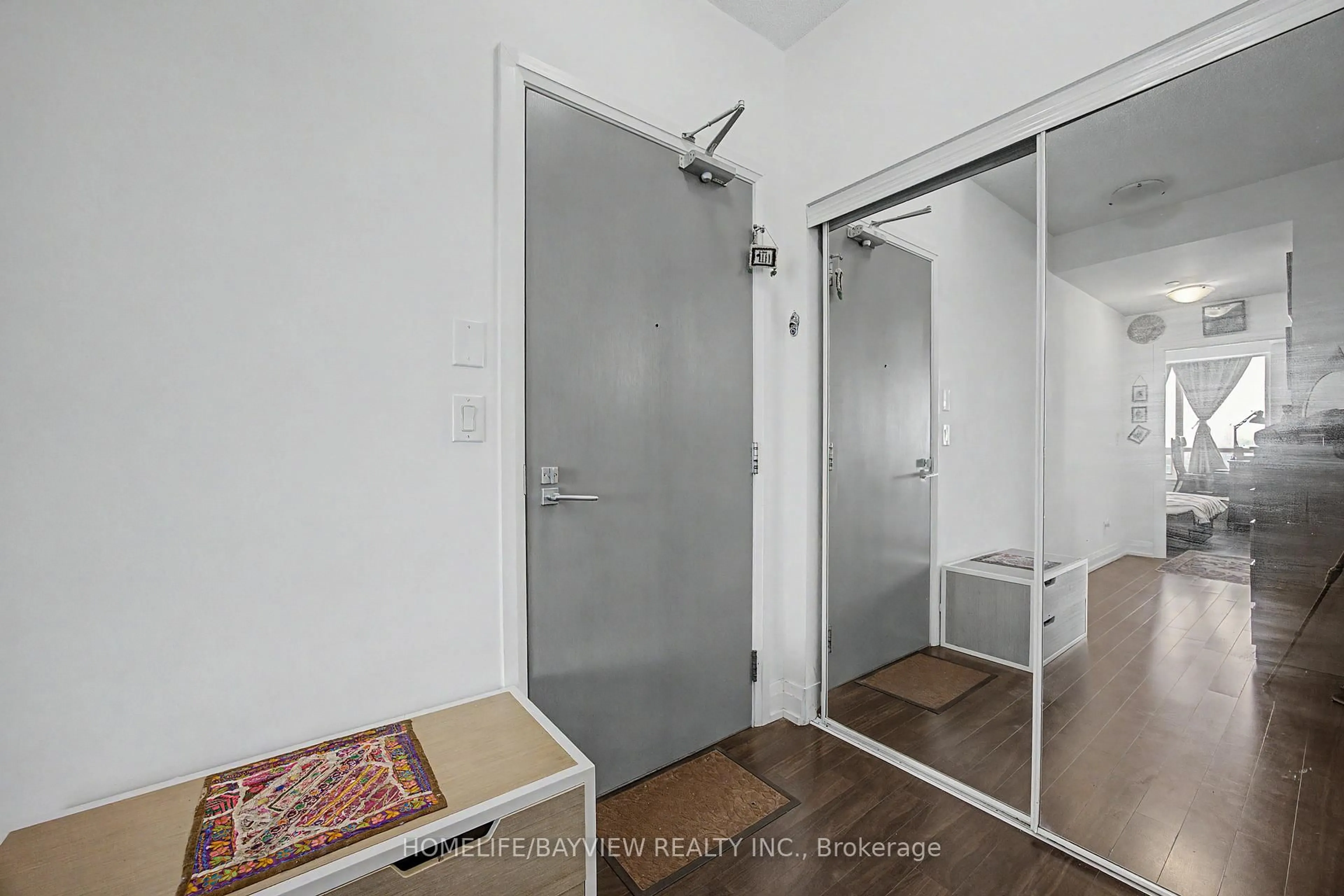 Indoor foyer for 7165 Yonge St #1408, Markham Ontario L3T 0C9