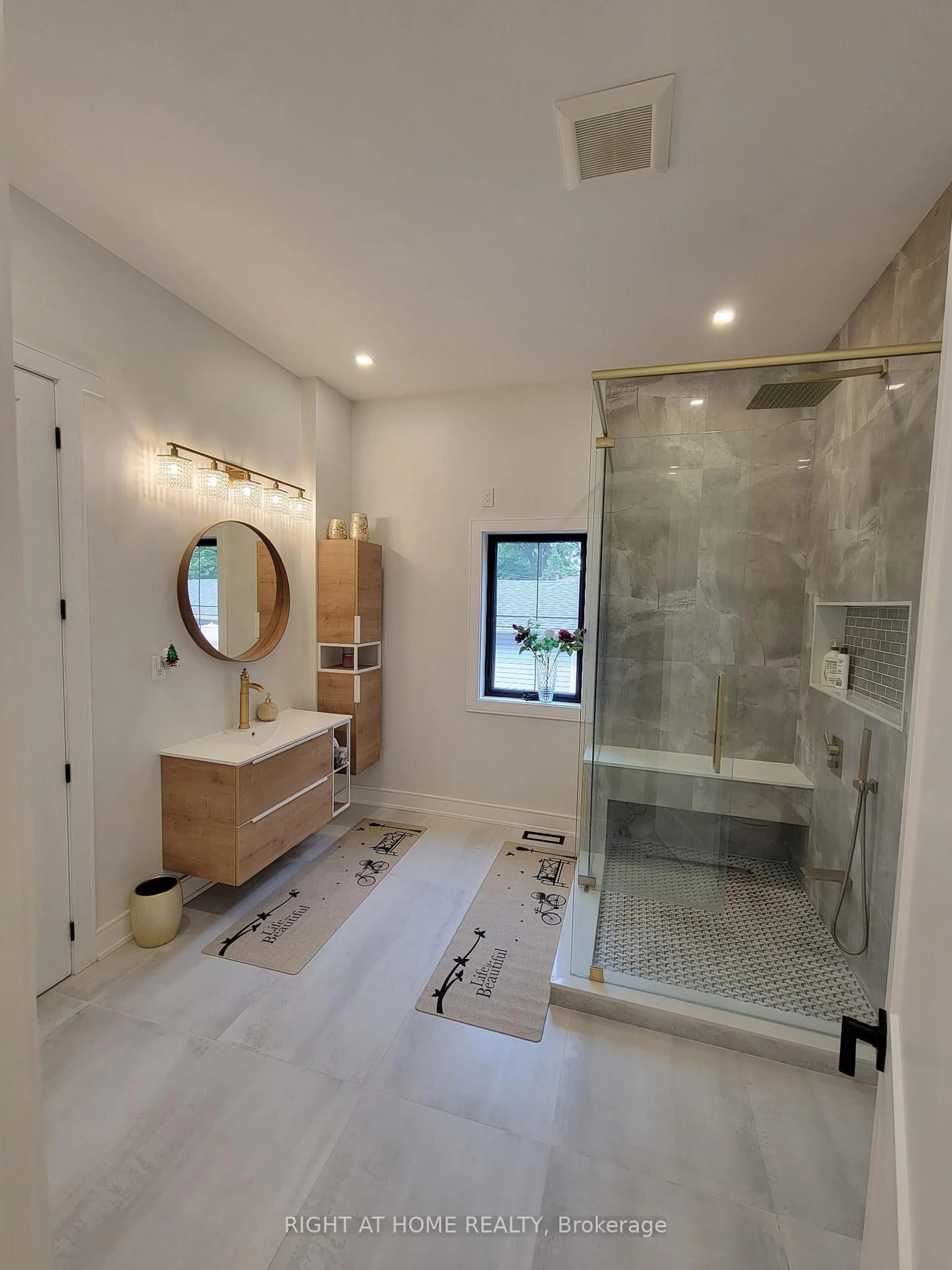 Contemporary bathroom, ceramic/tile floor for 215 Bayview Ave, Georgina Ontario L4P 2T3