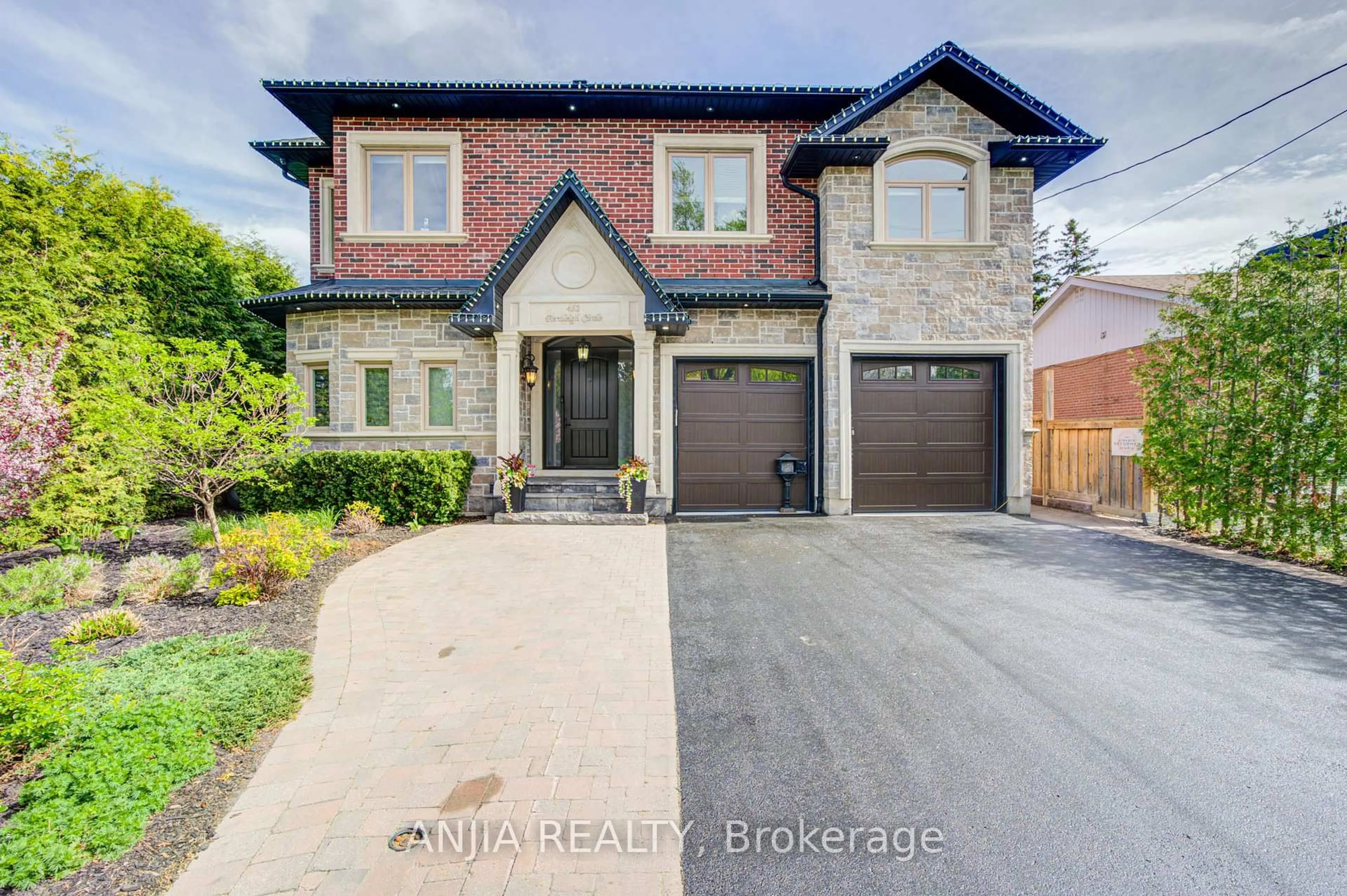 Home with brick exterior material, street for 452 Fernleigh Circ, Richmond Hill Ontario L4C 1E6