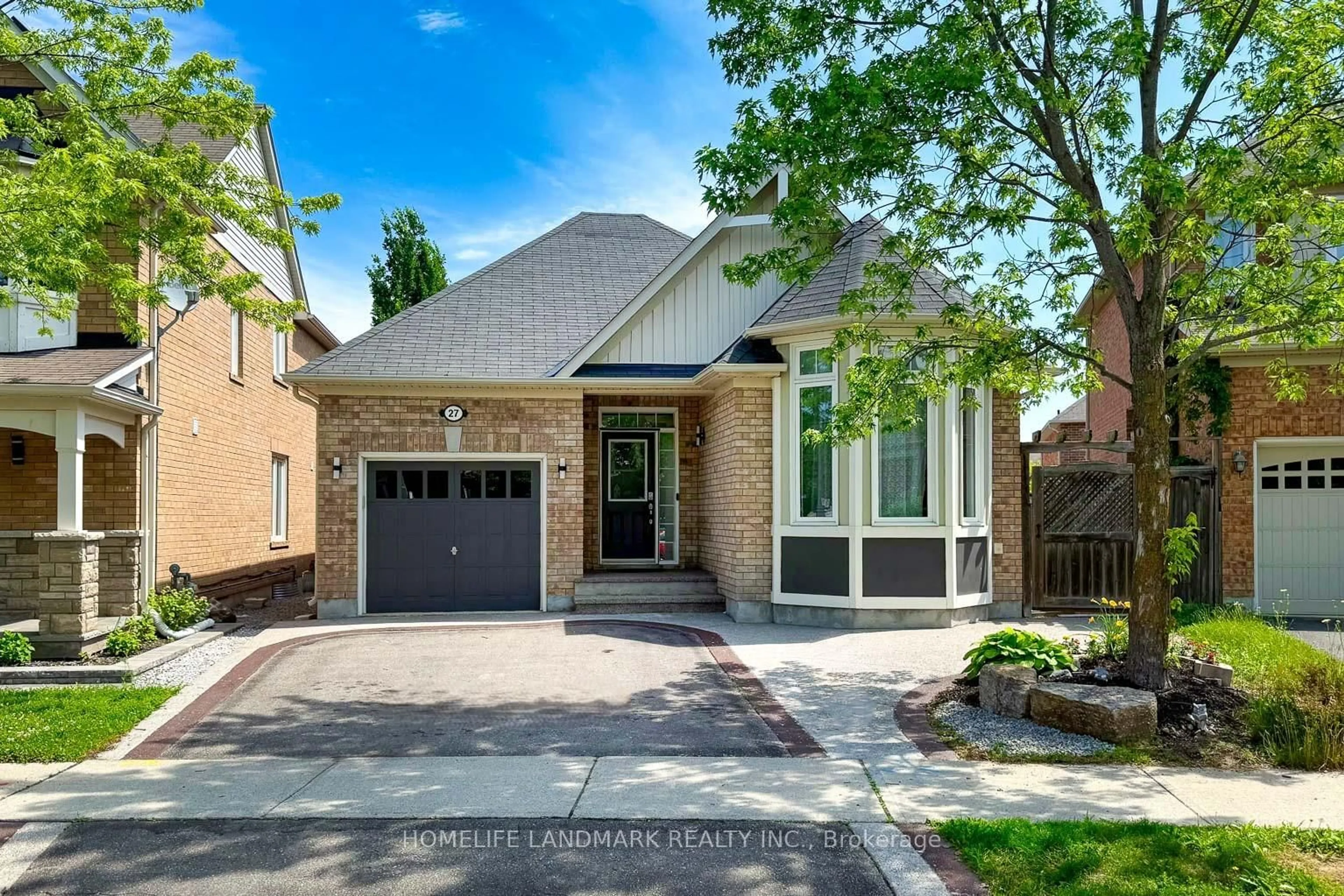 Home with brick exterior material, street for 27 Williamson Family Hllw, Newmarket Ontario L3X 3K3