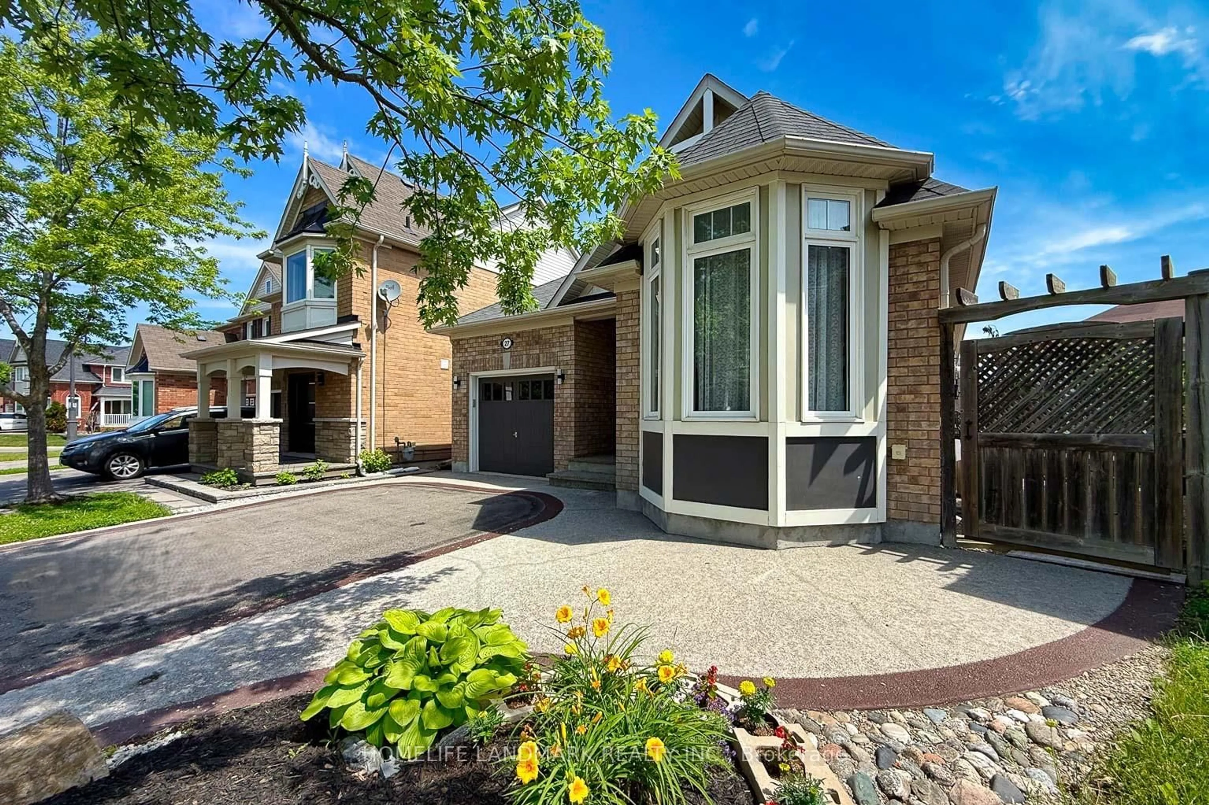 Home with brick exterior material, street for 27 Williamson Family Hllw, Newmarket Ontario L3X 3K3