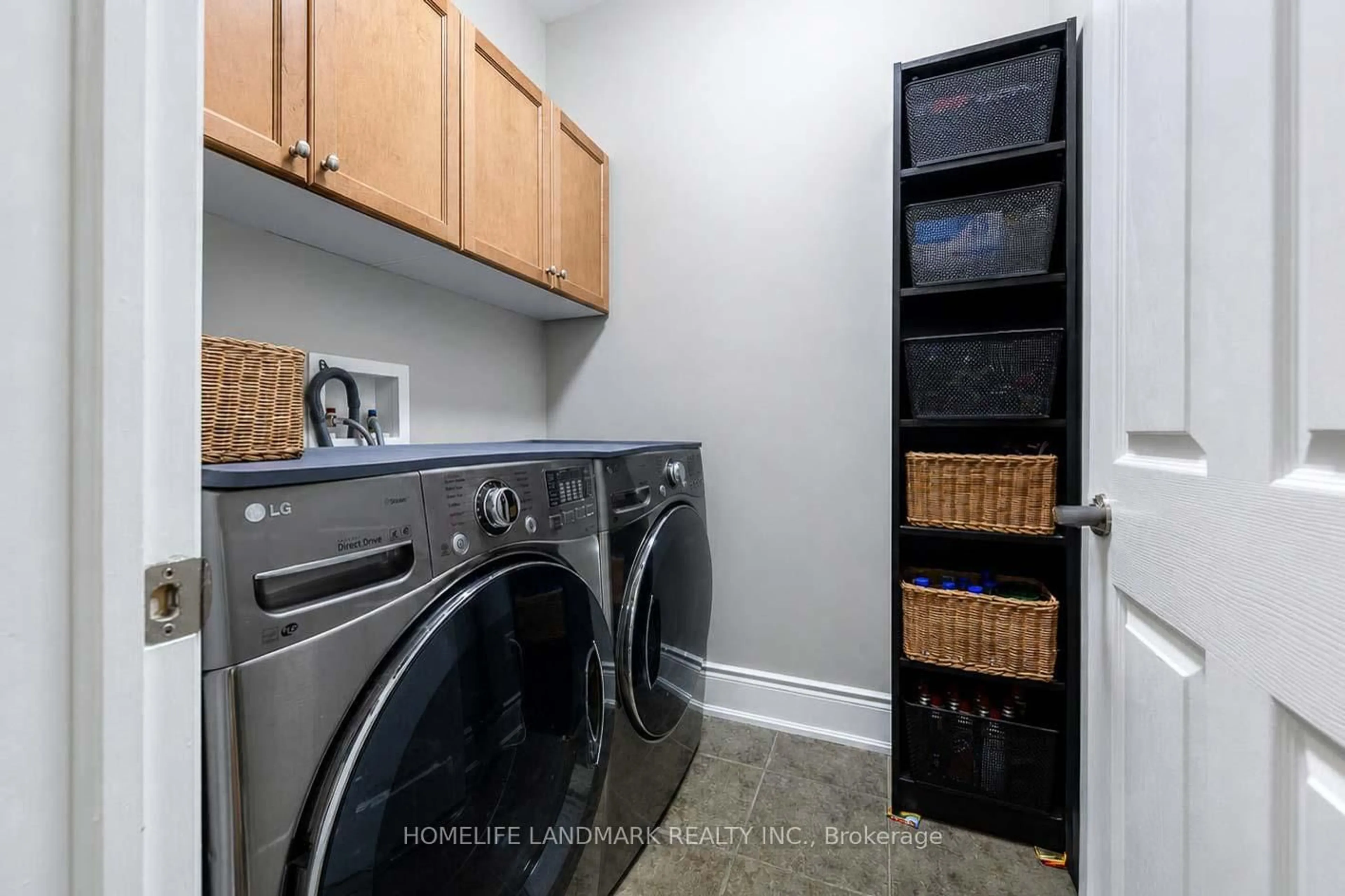 Laundry room for 27 Williamson Family Hllw, Newmarket Ontario L3X 3K3