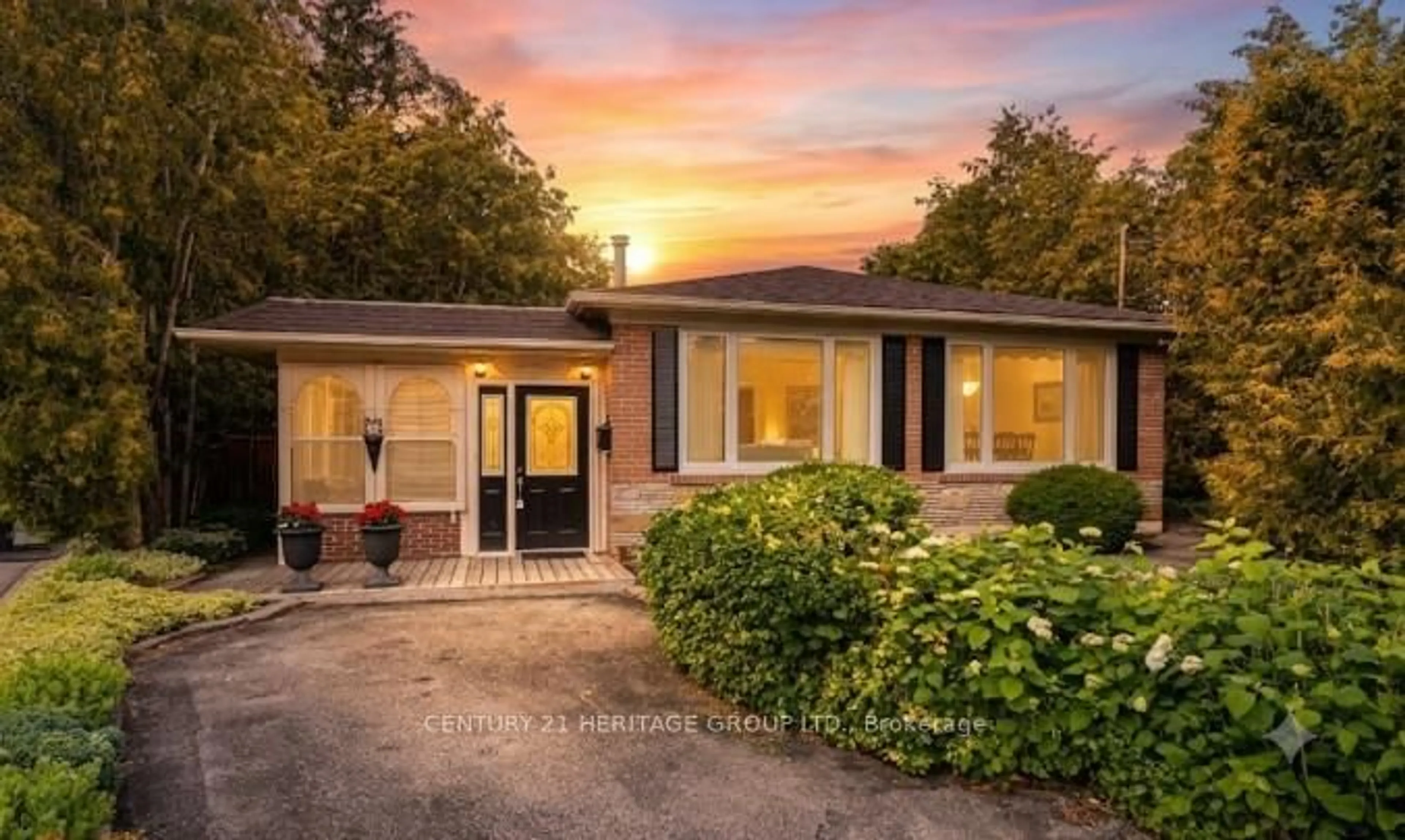 Unknown for 129 Bolton Ave, Newmarket Ontario L3Y 2X3