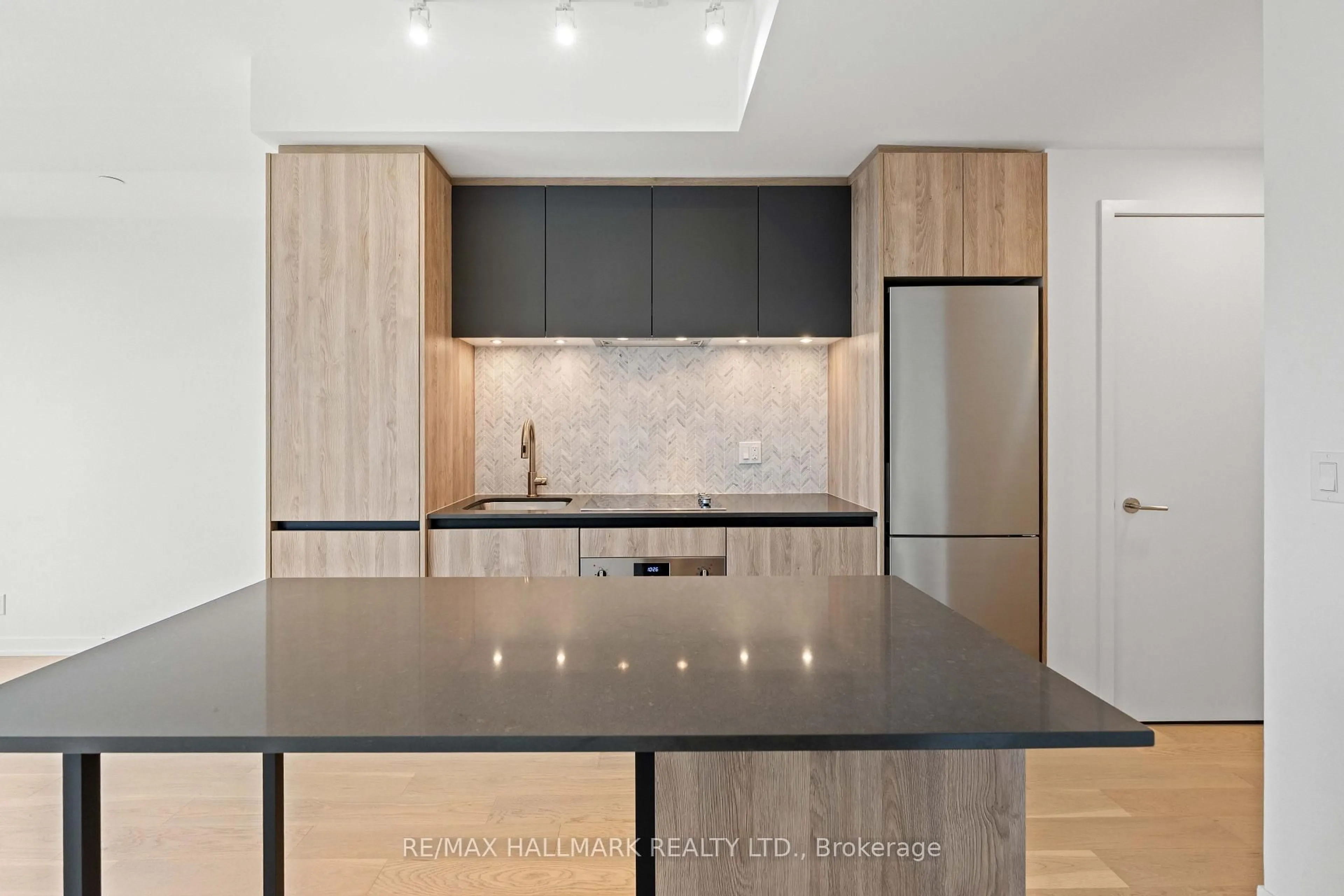 Contemporary kitchen, unknown for 7950 Bathurst St #1812, Vaughan Ontario L4J 0L4