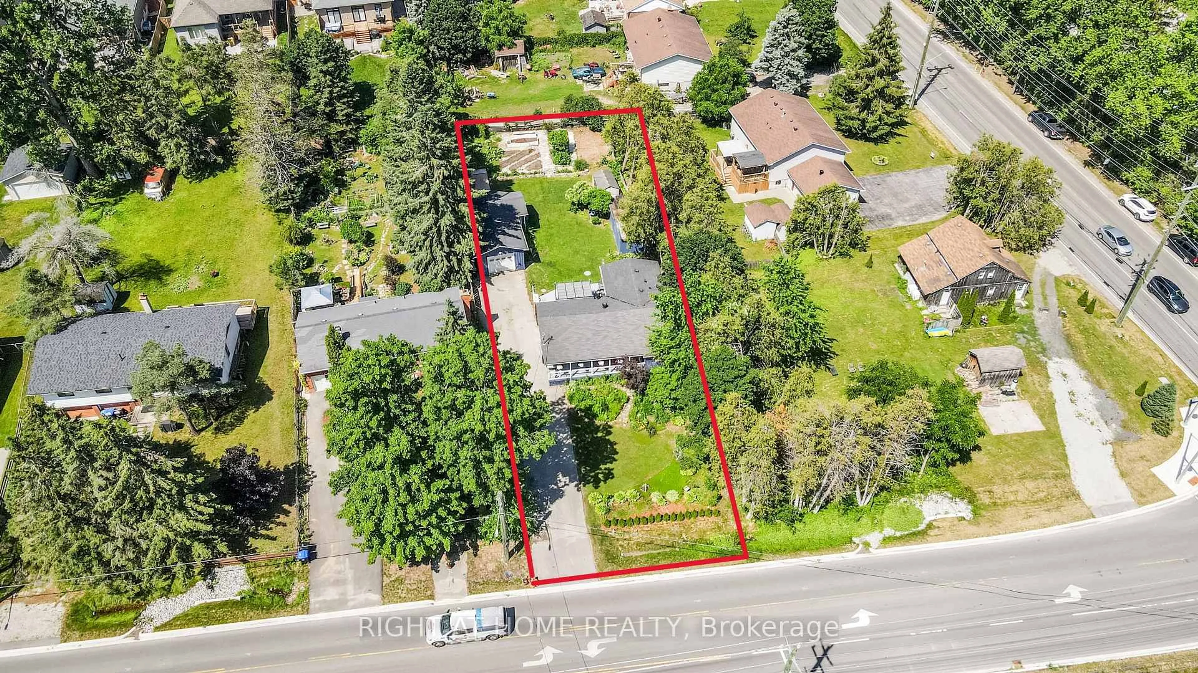 A pic from outside/outdoor area/front of a property/back of a property/a pic from drone, street for 2988 25th Sideroad, Innisfil Ontario L9S 3T6