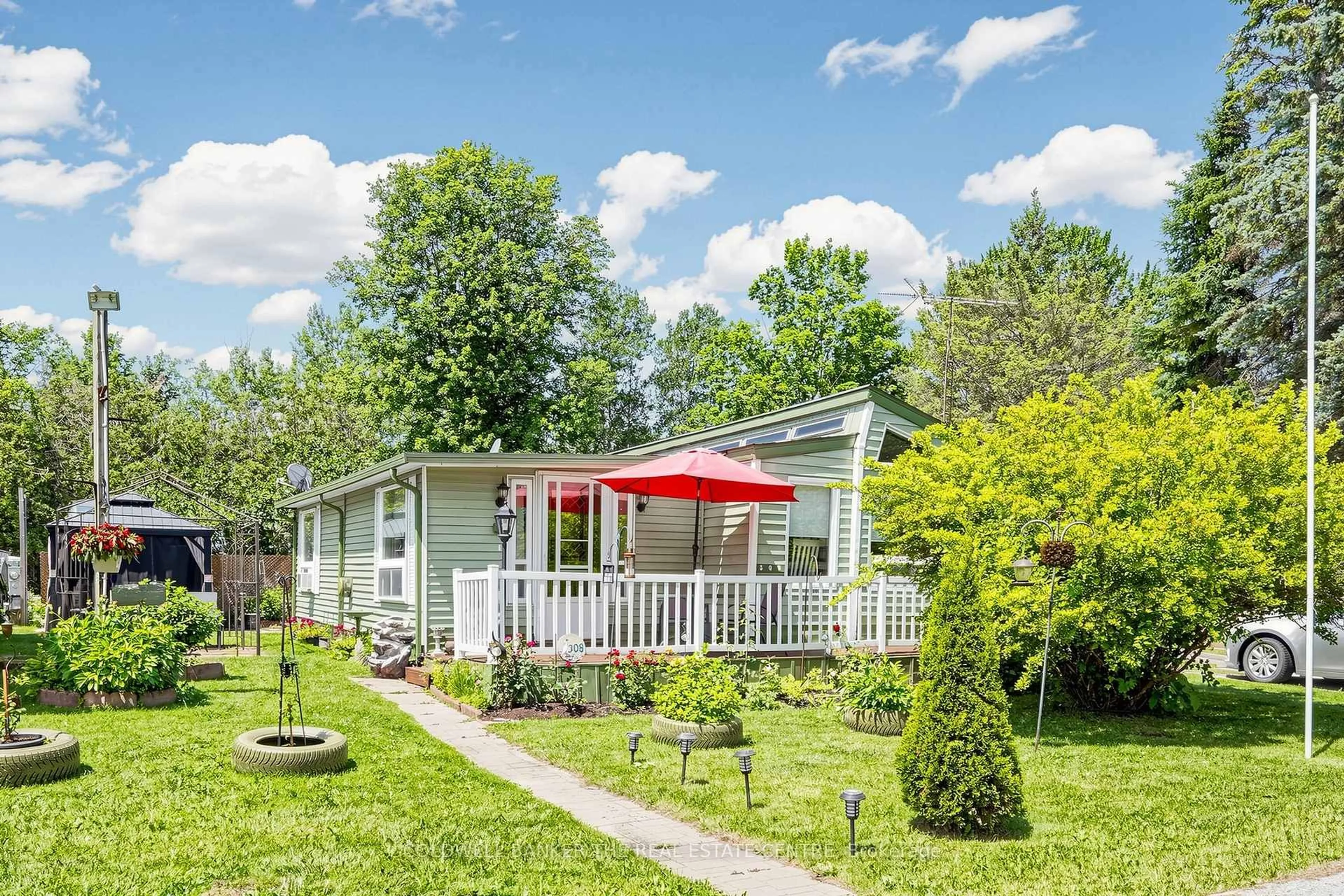 Home with vinyl exterior material, street for 285 Crydermans Sdrd #308, Georgina Ontario L0E 1A0