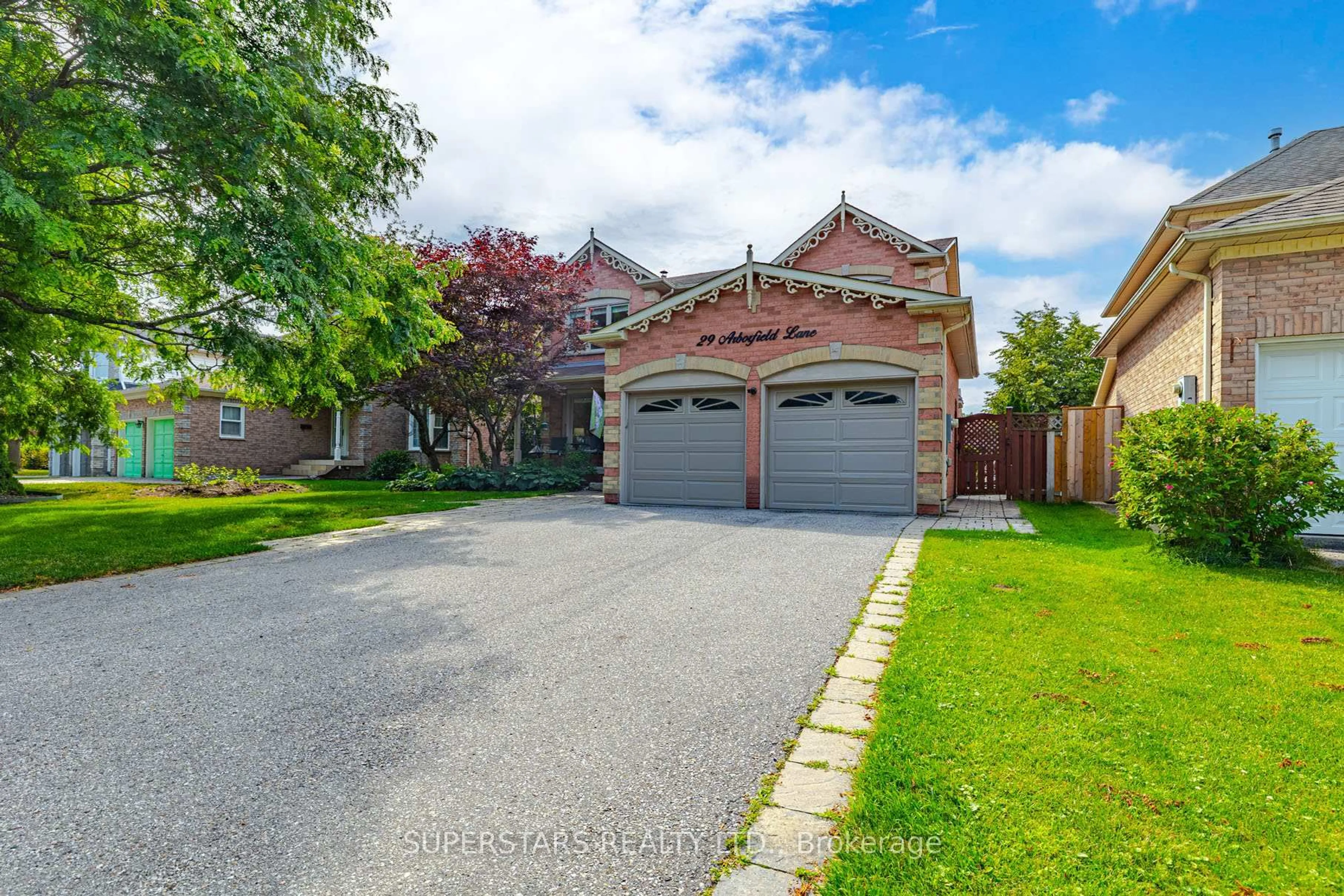 A pic from outside/outdoor area/front of a property/back of a property/a pic from drone, street for 29 Arborfield Lane, Markham Ontario L3P 7R7