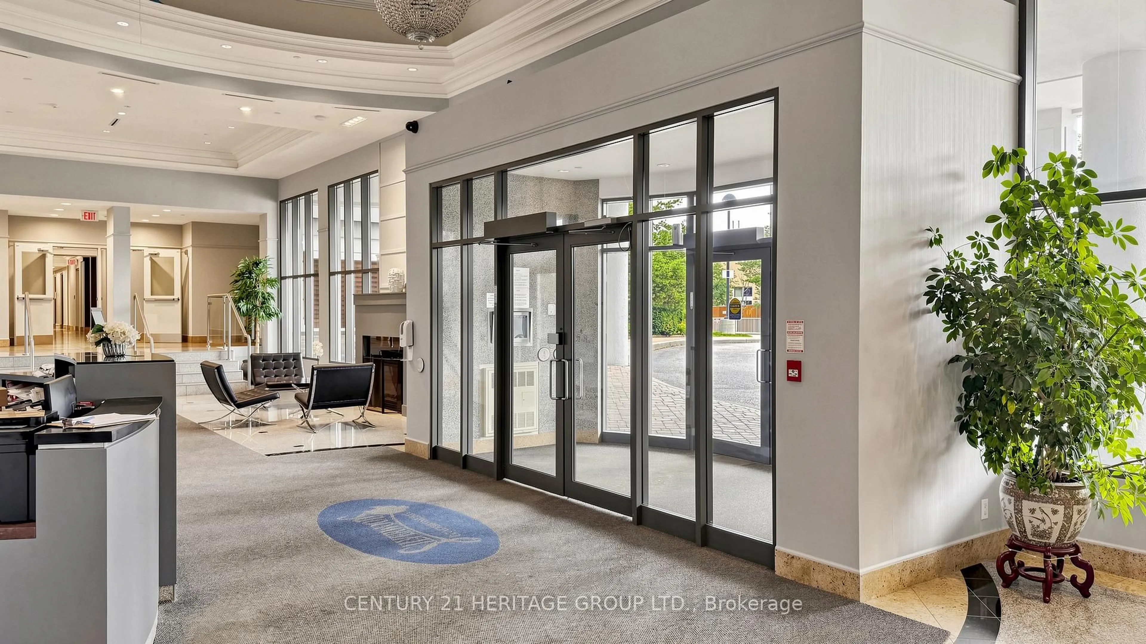 Indoor foyer for 11121 Yonge St #311, Richmond Hill Ontario L4C 0S7