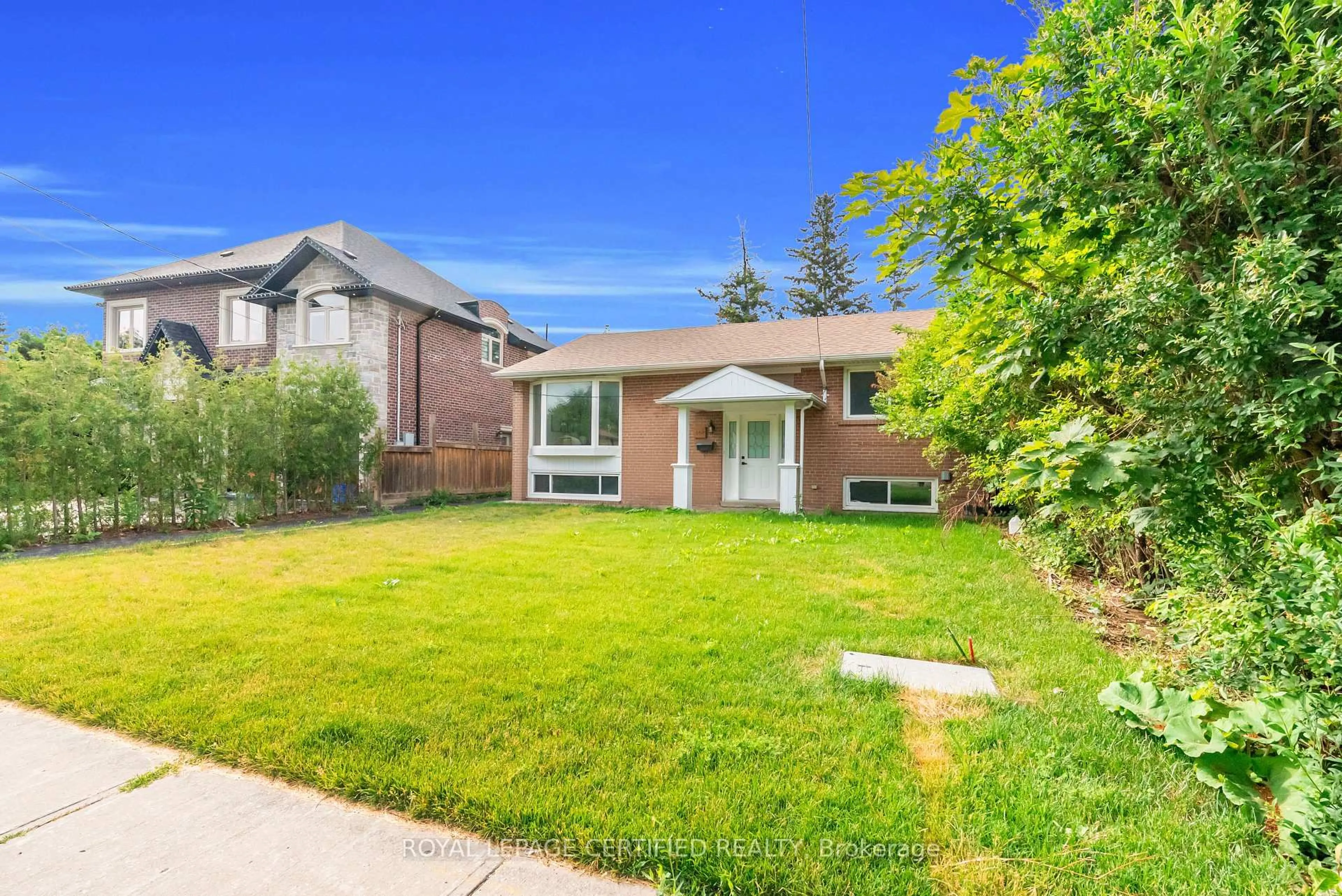 Home with brick exterior material, street for 448 Fernleigh Circ, Richmond Hill Ontario L4C 1E6