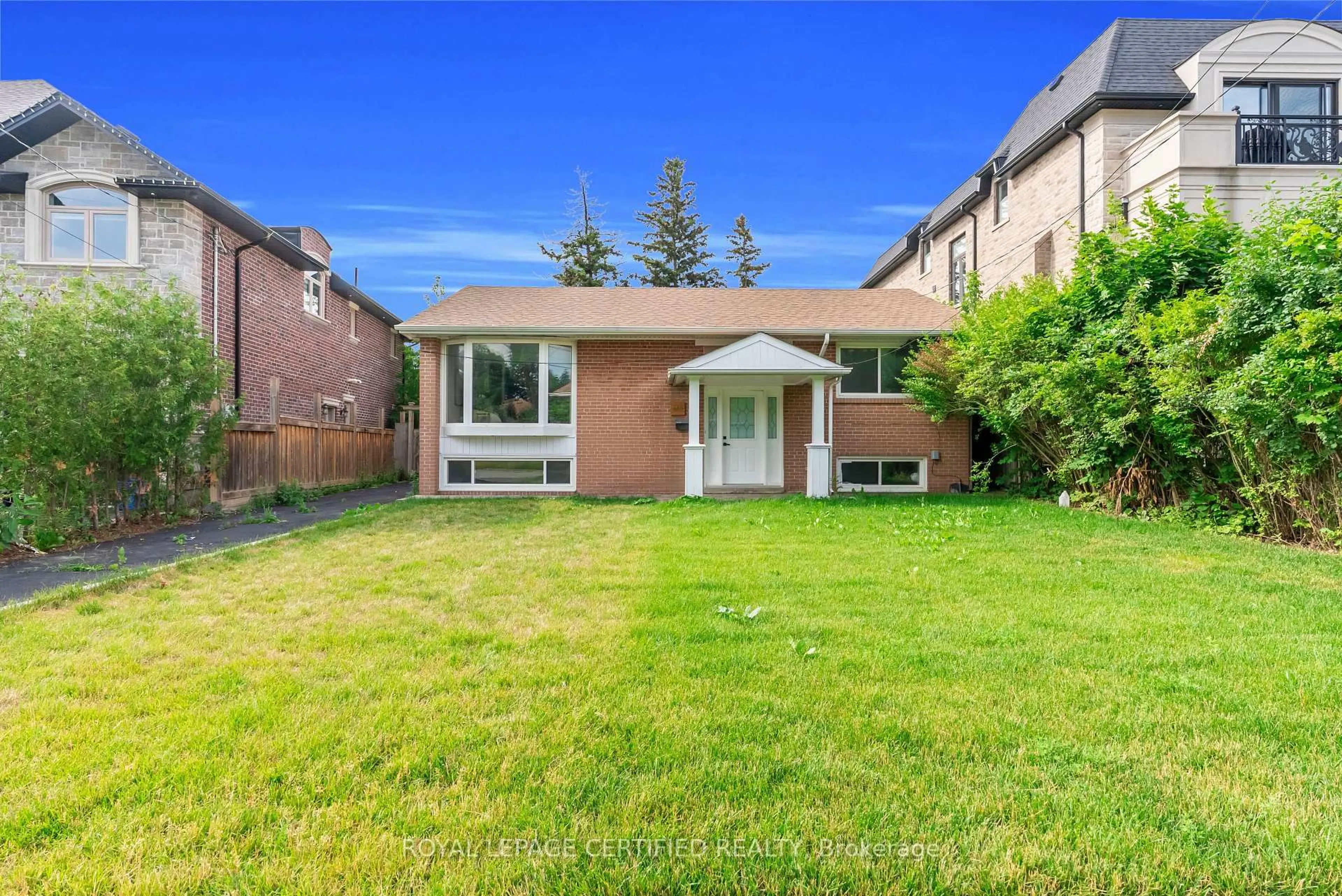 Home with brick exterior material, street for 448 Fernleigh Circ, Richmond Hill Ontario L4C 1E6