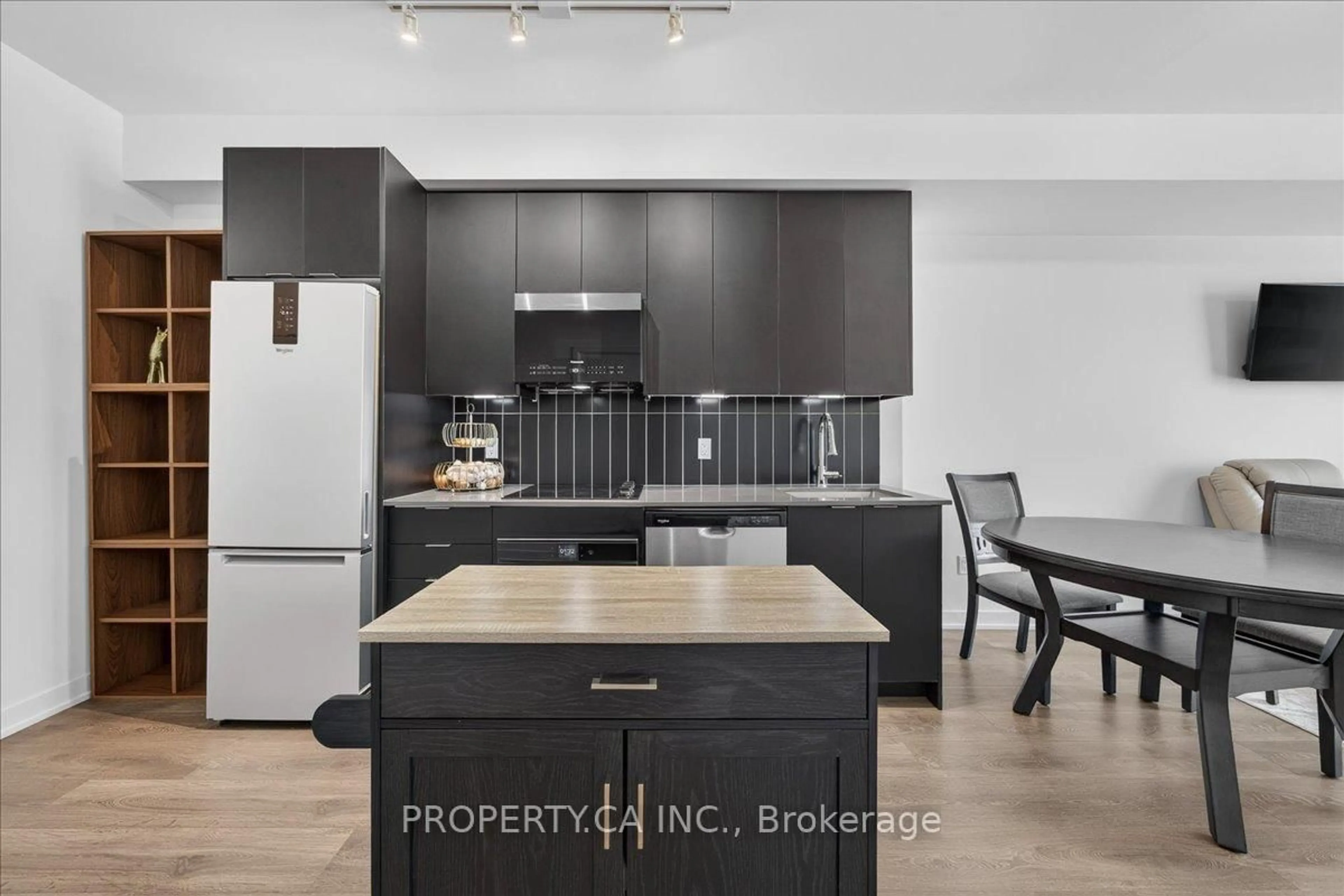Open concept kitchen, unknown for 474 Caldari Rd #1902, Vaughan Ontario L4K 0R5