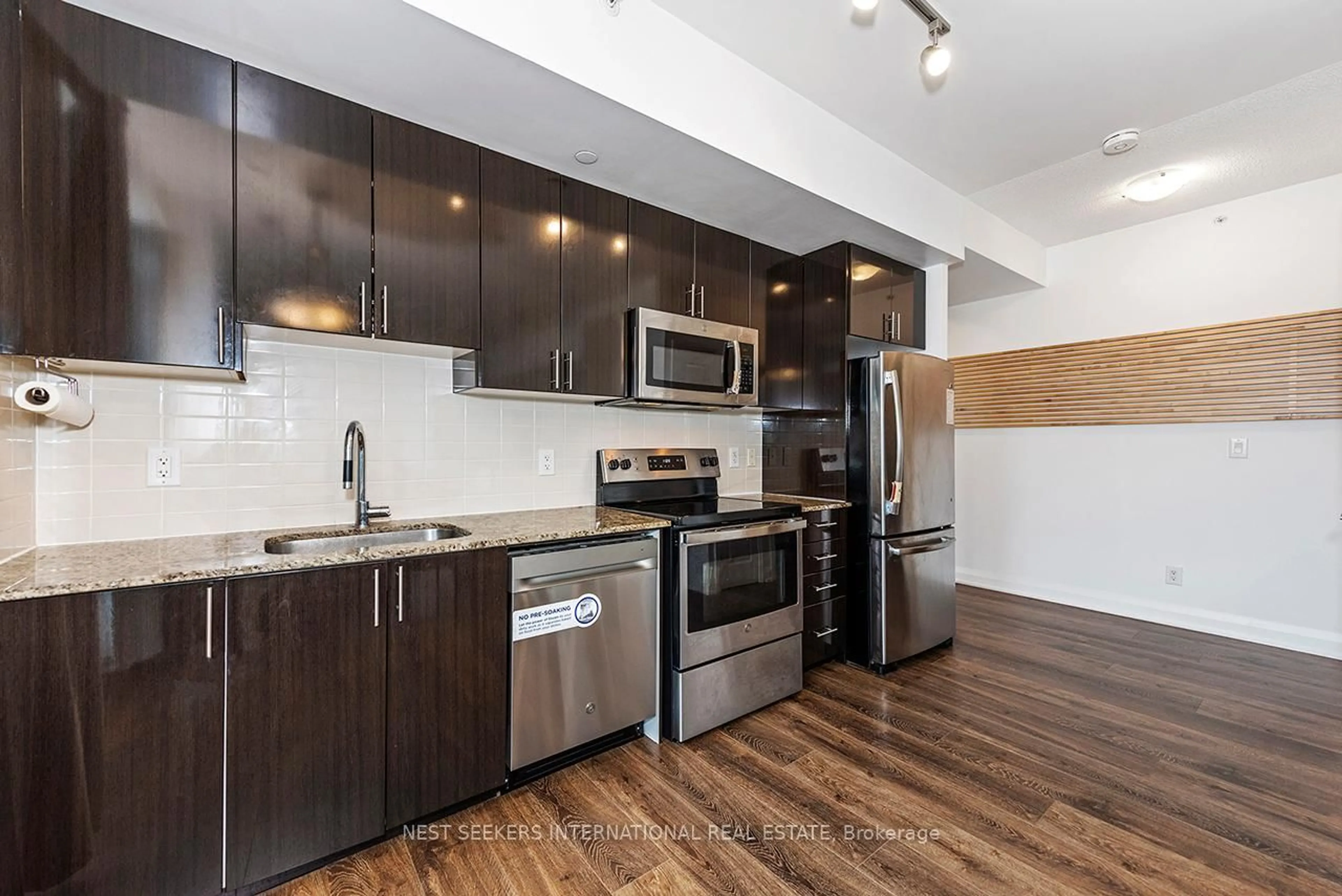 Unknown for 7165 Yonge St #733, Markham Ontario L3T 0C9