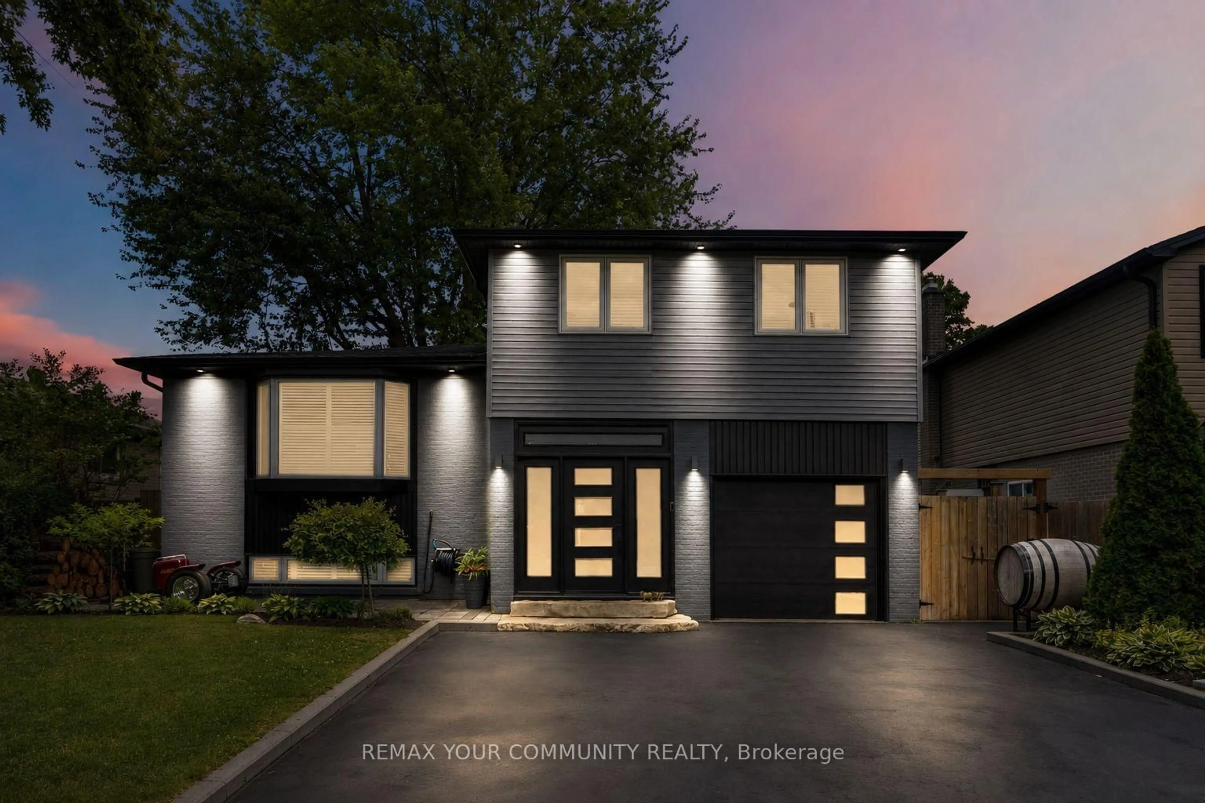 Home with brick exterior material, street for 614 Rupert Ave, Whitchurch-Stouffville Ontario L4A 1W1