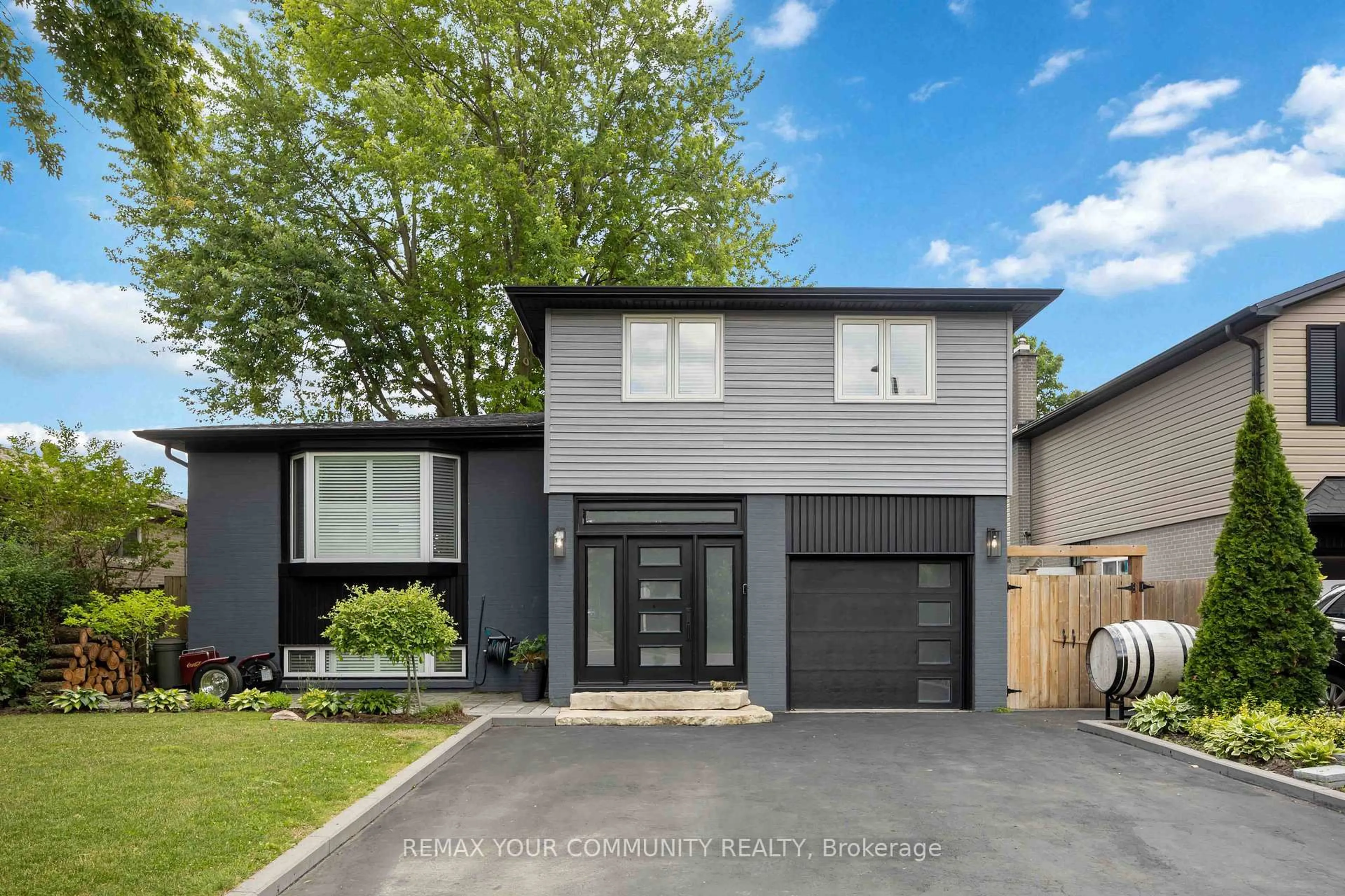 Home with brick exterior material, street for 614 Rupert Ave, Whitchurch-Stouffville Ontario L4A 1W1