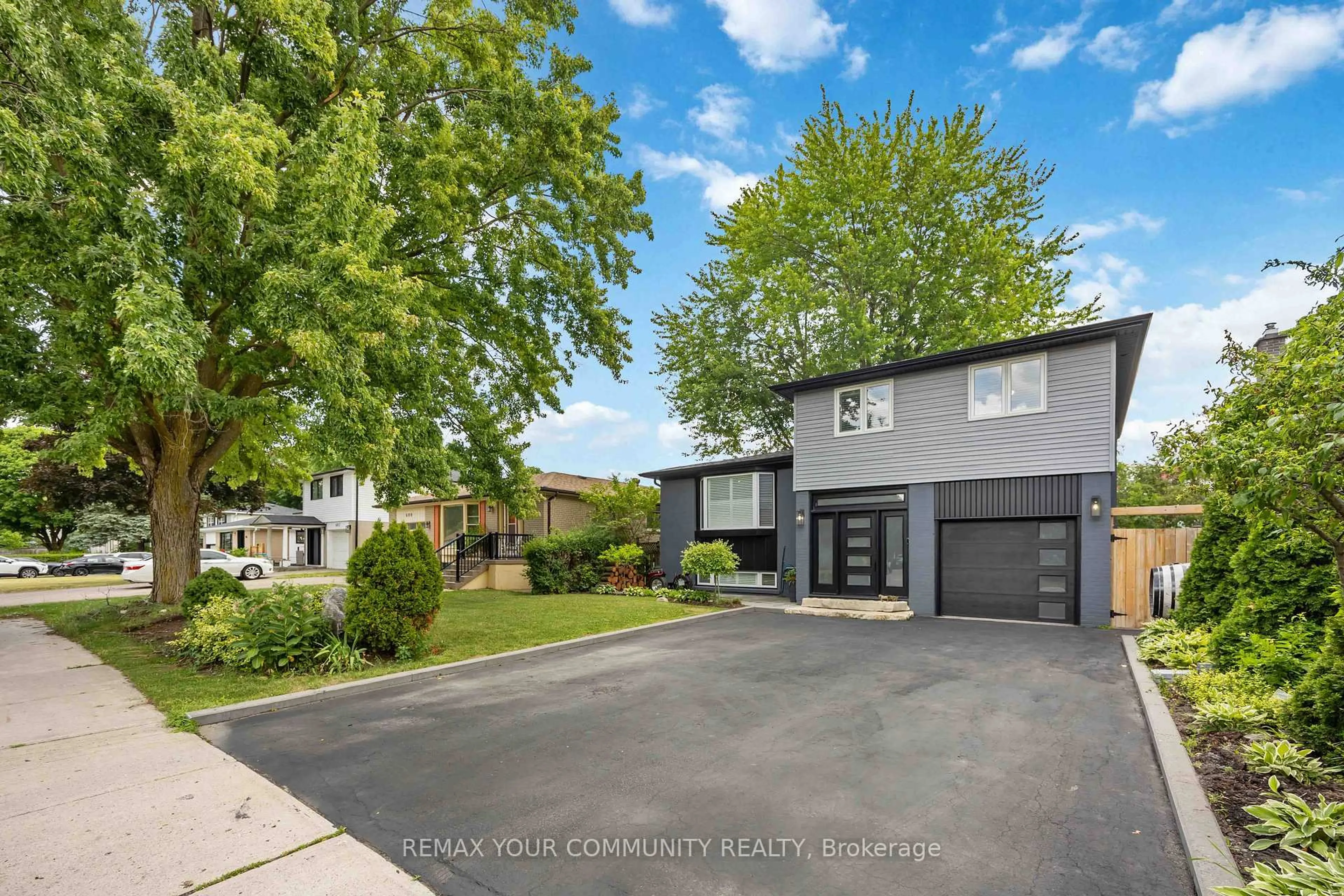 Unknown for 614 Rupert Ave, Whitchurch-Stouffville Ontario L4A 1W1